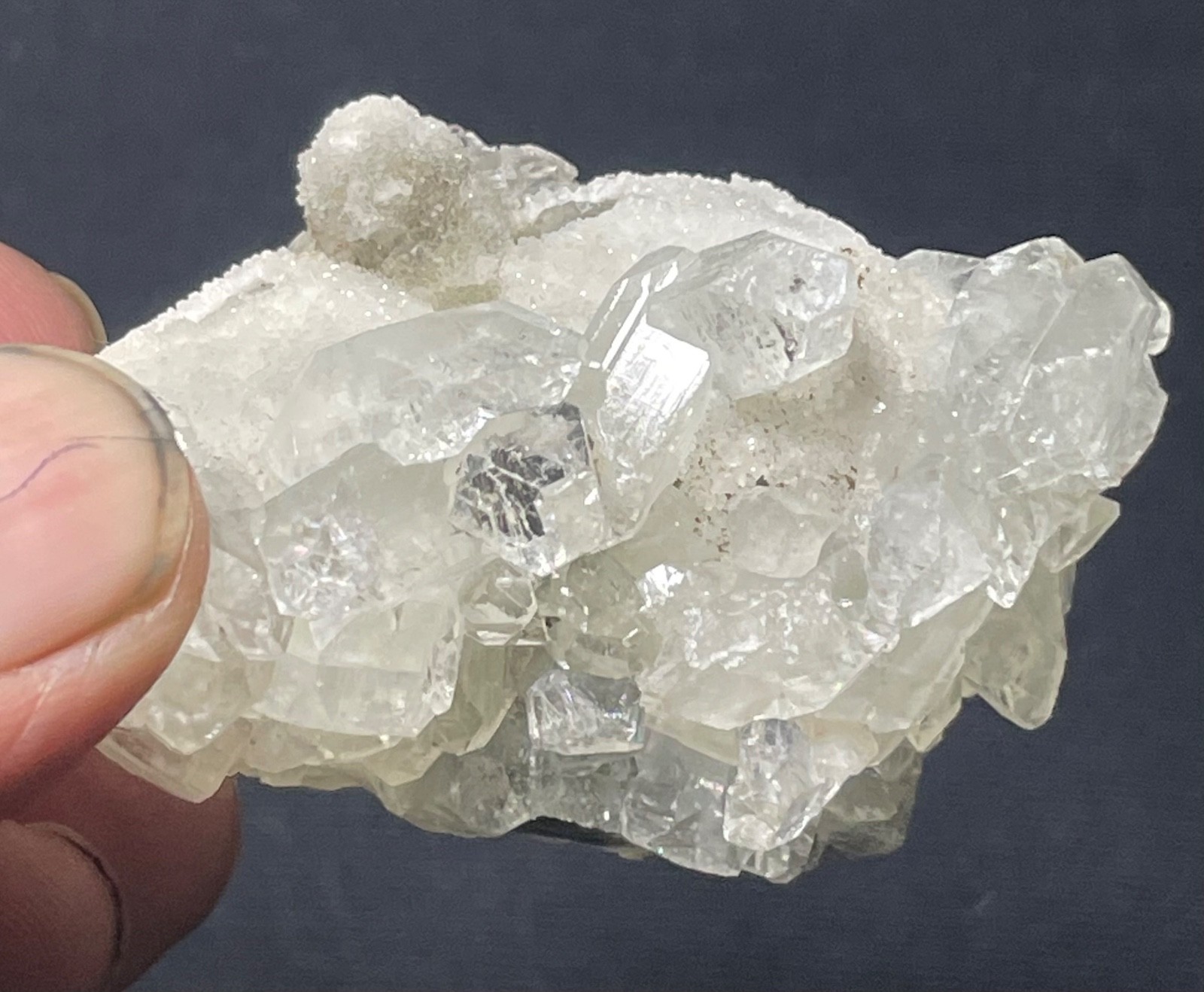Natural clear Apophyllite in quartz mineral stone 68 gr 3.5×6.3×3 cm video