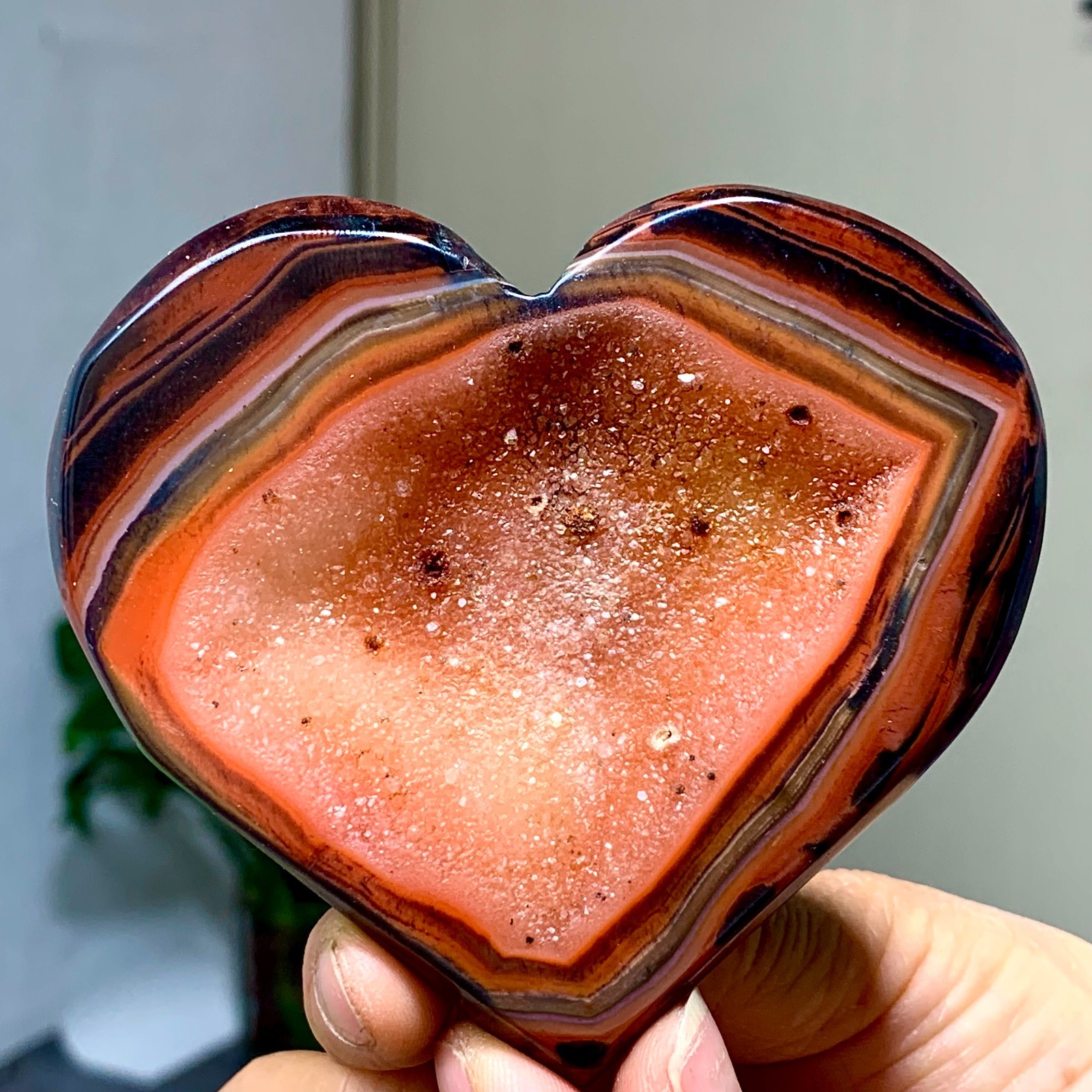133G Natural red agate heart shaped quartz crystal gem mineral specimen D351