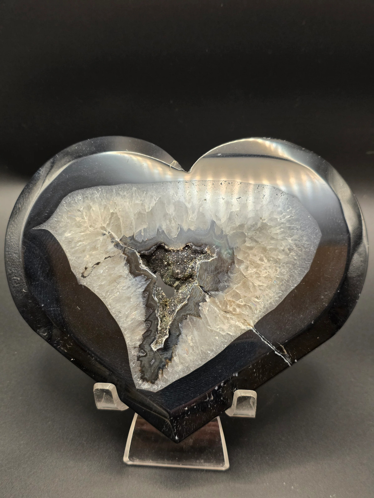 Large Druzy agate heart! 12.2 ounces, 5.5 inches wide 4.5″ tall