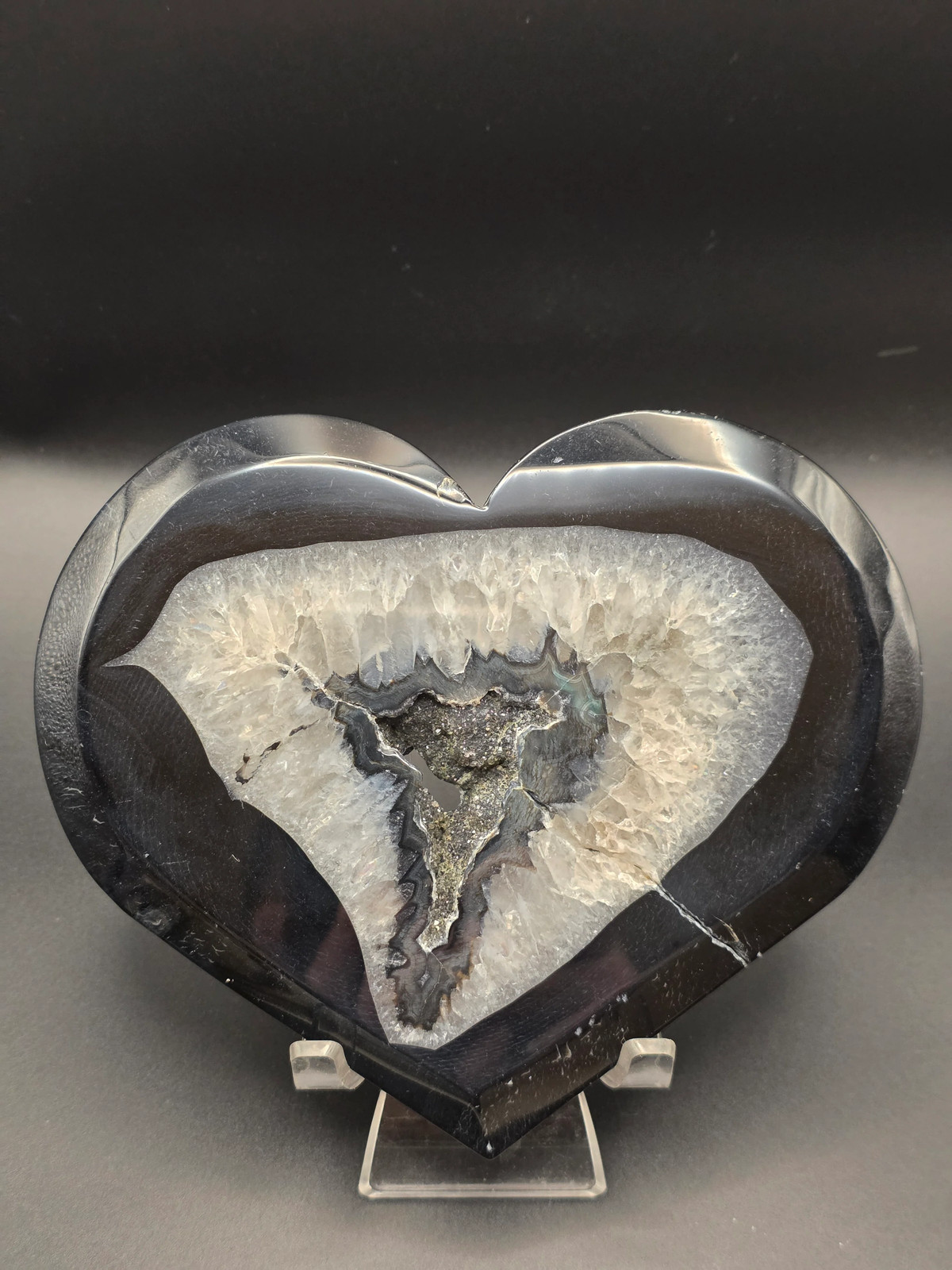 Large Druzy agate heart! 12.2 ounces, 5.5 inches wide 4.5″ tall