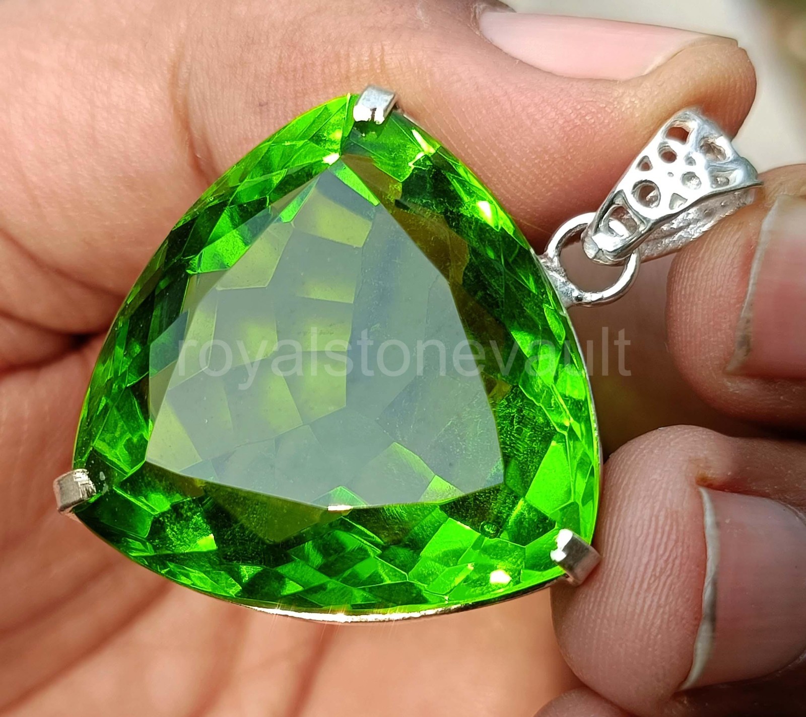 110.80 Ct Natural Peridot Trillion Shape 925 Silver Pendant Free Chain IGL 6FHL