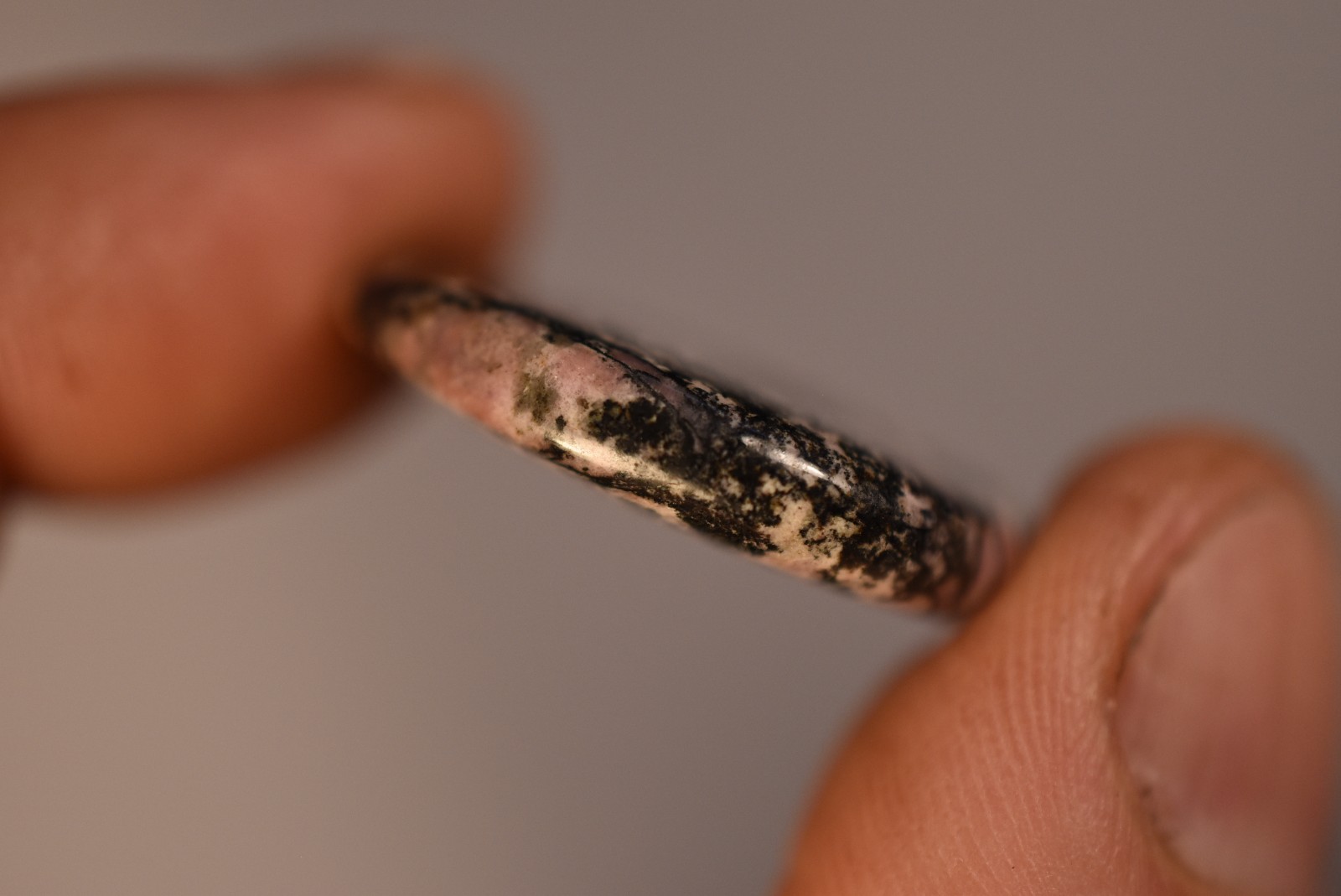 *RHODONITE* Flat Stone 2.7cm 9.3g Worry Palm Thumb Love Relaxation