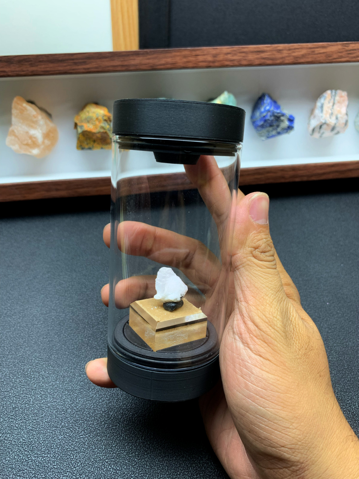 Mineral Display Box Dual Light UV Filter 360° Rotation Magnetic Glass Case