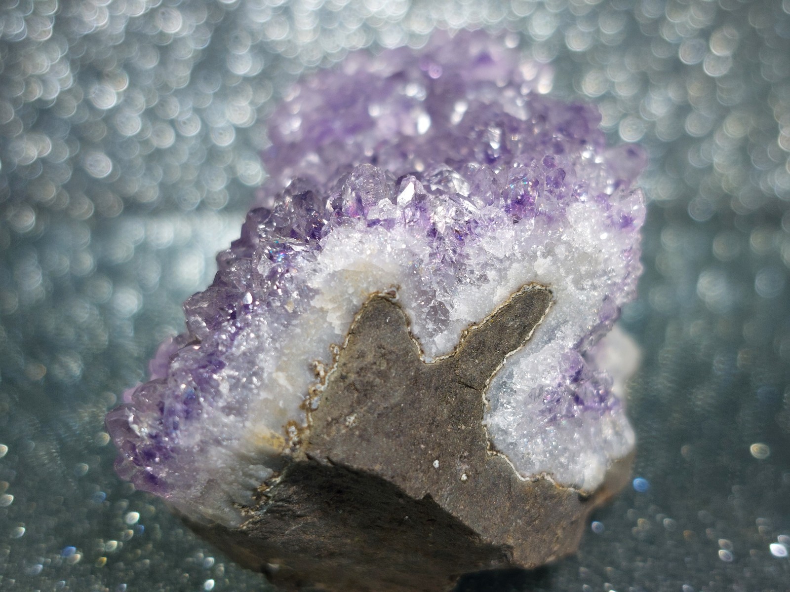 Amethyst Crystal Chala Mine Crystal 157.2g 7.3cm – White Base Sparkly Bulgaria