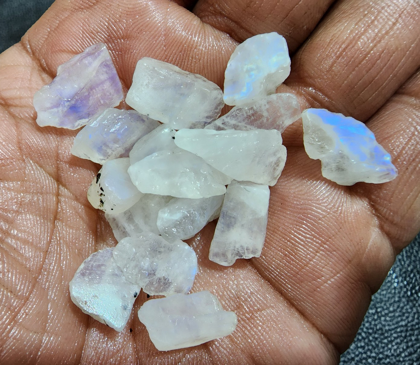 🌙 16pcs White Rainbow Moonstone Rough – Natural Gemstones 13–20mm, Blue Flash
