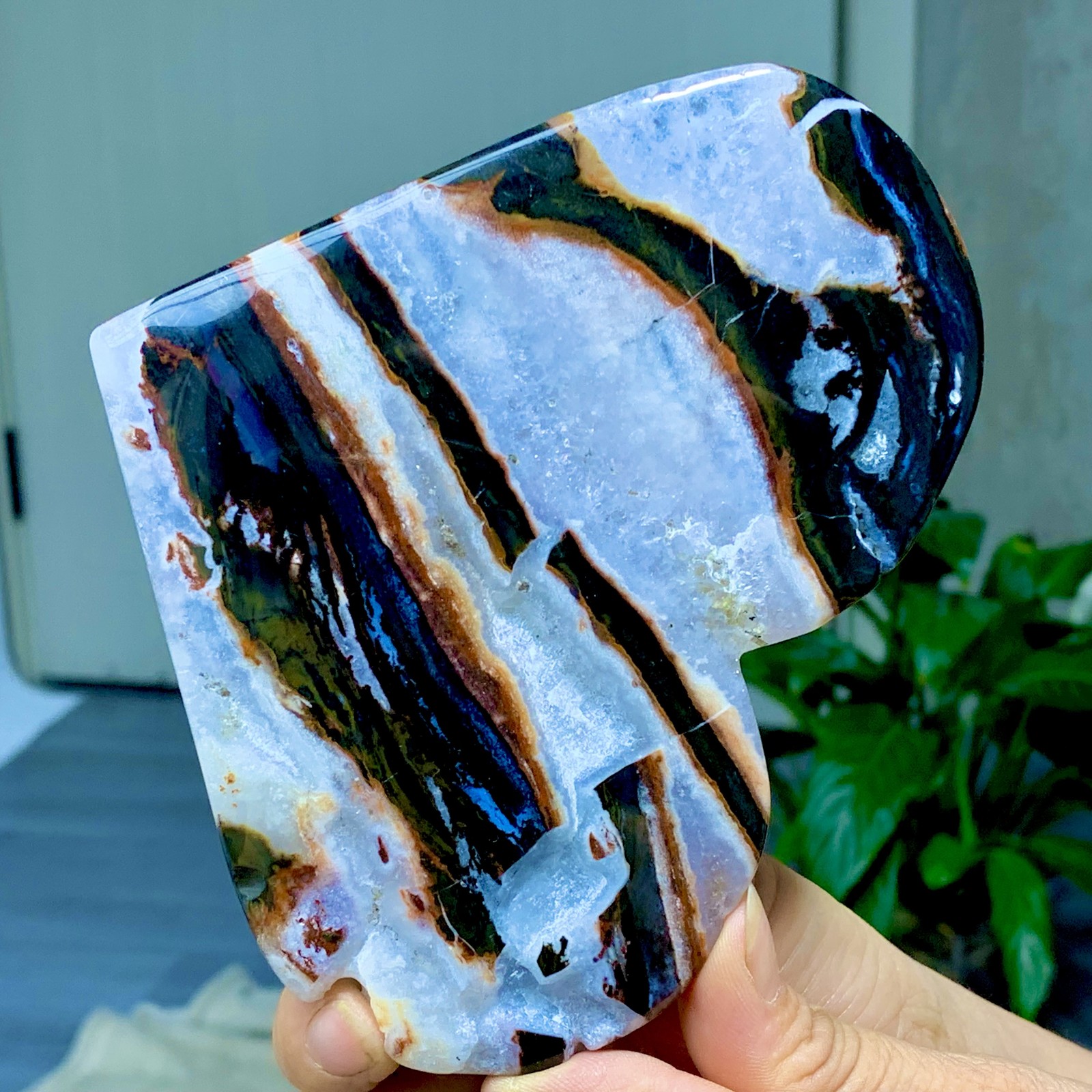 289G Natural black/brown Stripe agate heart-shaped Crystal mineral