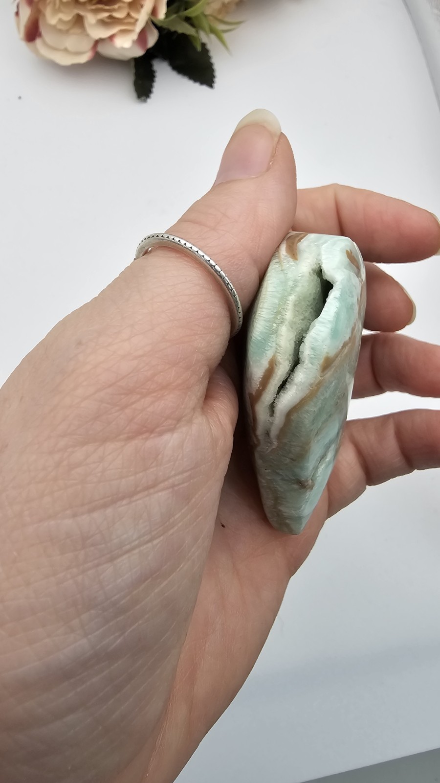 large Caribbean calcite heart hemimorphite Palm Palmstone 120g 7.4cm Calm