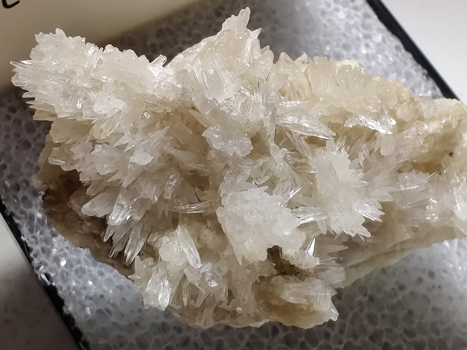 Strontianite crystals, excellent specimen! UV. Minerva Mine, Illinois. 6 cm.