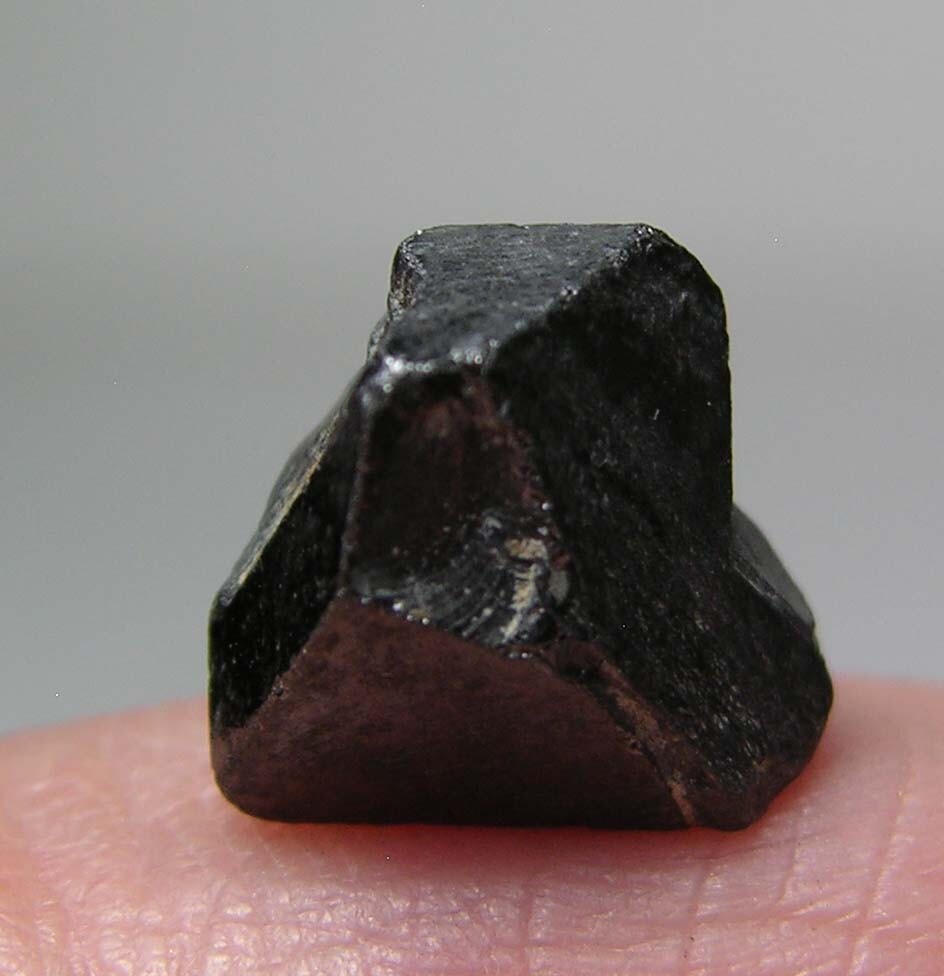 #7 Pakistan 9.25ct 100% Natural Octahedron Magnetite Crystal Specimen 1.80g 10mm