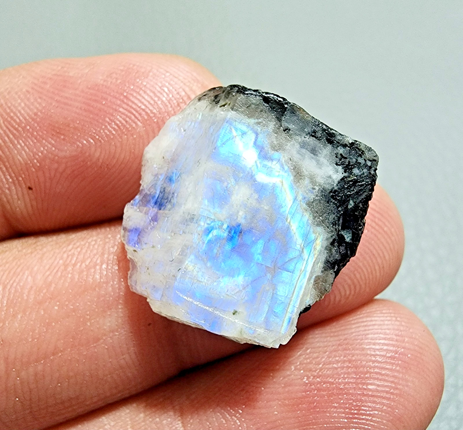33 Crt Ultimate White Rainbow Blue Fire Moonstone Rough Loose Gemstone Jewelry