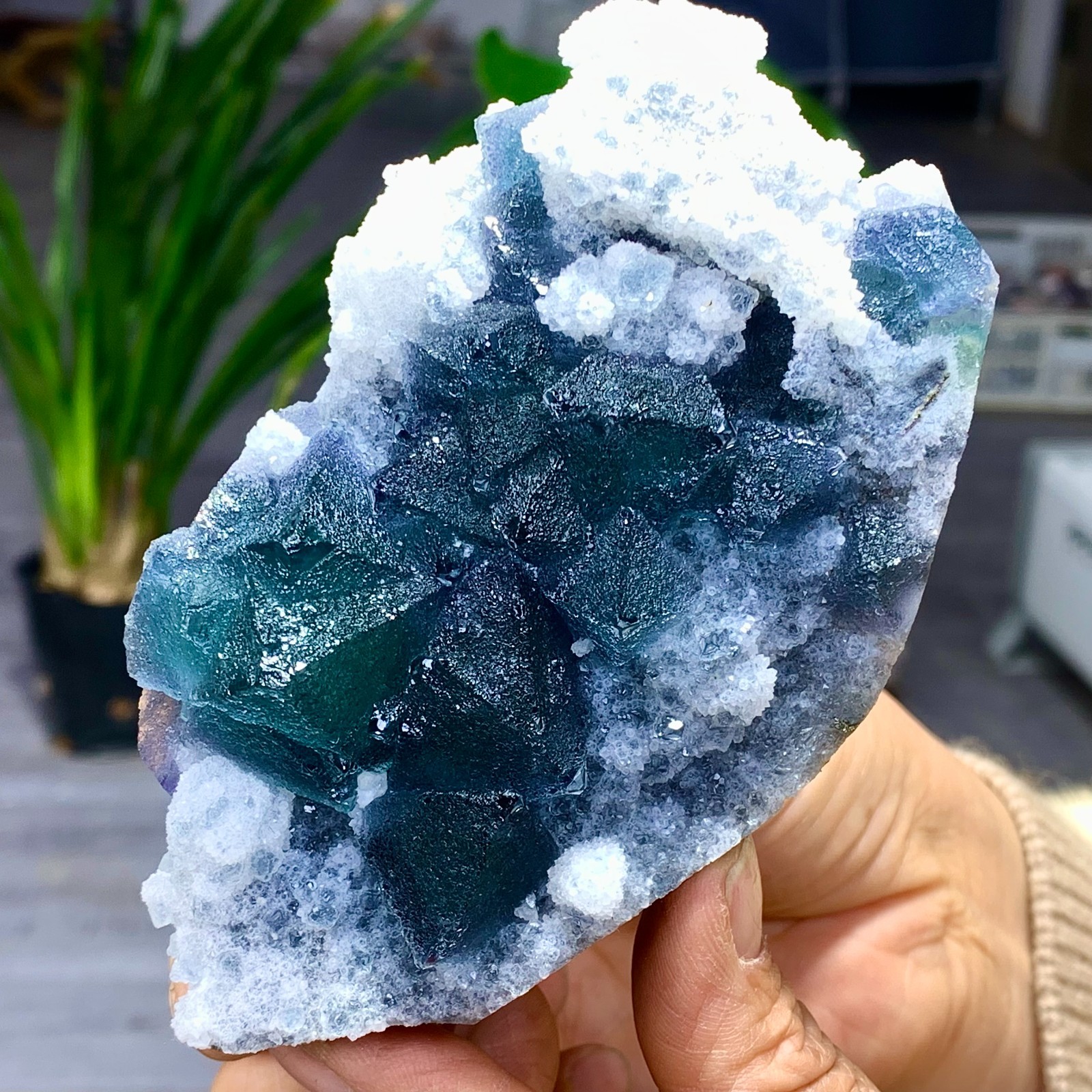 407G Natural transparent purple cubic fluorite mineral sample Inner Mongolia