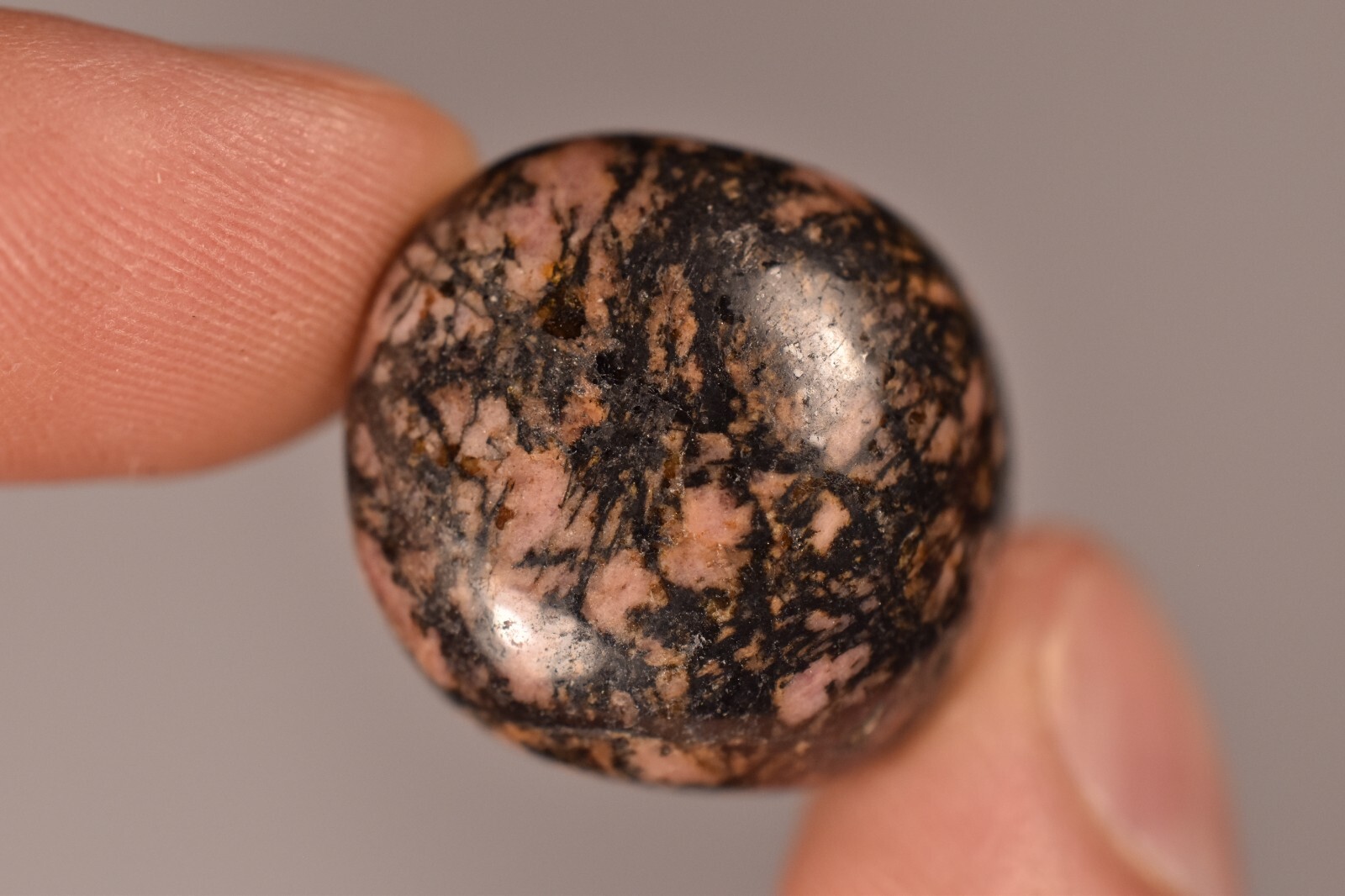 *RHODONITE* Tumbled Stone 2.6cm 24.9g Healing Crystal, Love Relaxation