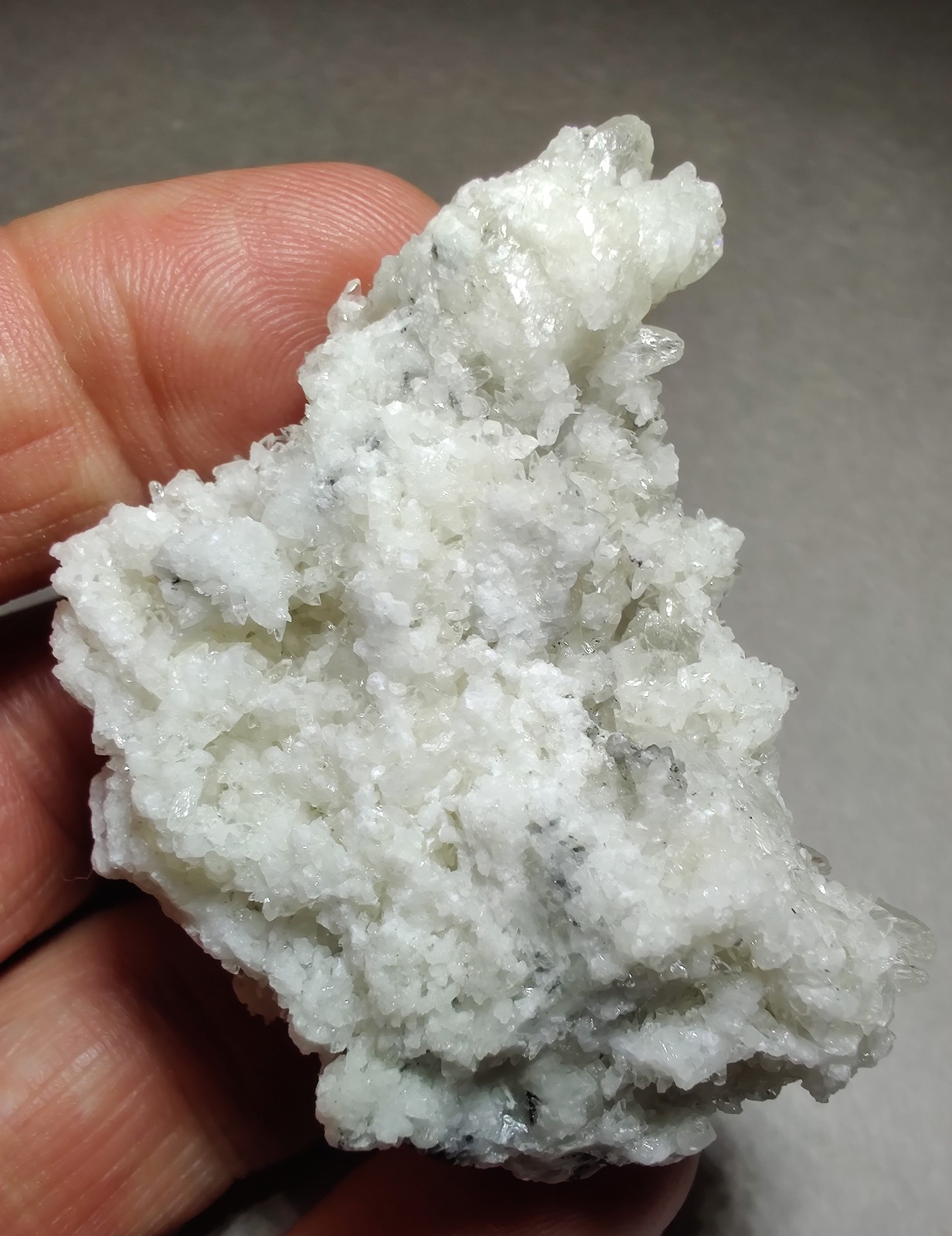 Calcite crystal specimen, fluorescent. Kentucky. 77 grams.