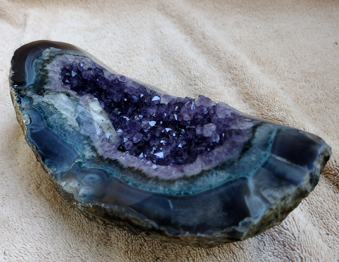 Amethyst Geode Polished Agate Edge Amethyst w/ Calcite 4lb-13.4oz / 8.5″ Crystal
