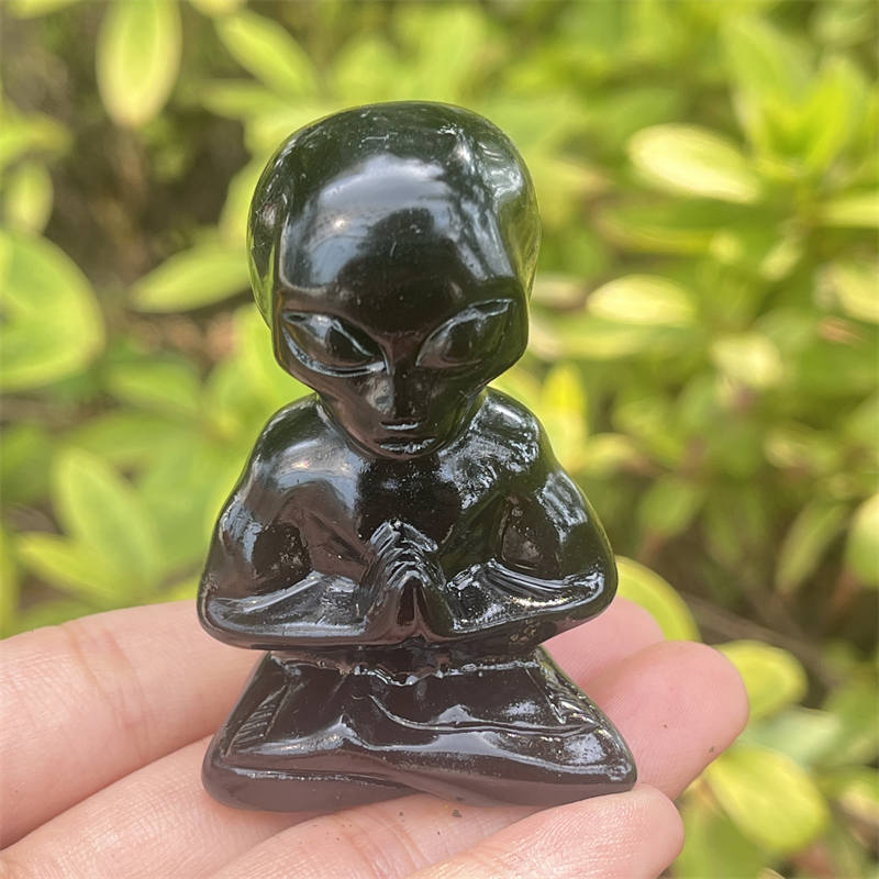 1pc Natural obsidian Yoga Alien skull hand carved Quartz Crystal skull Healing 2