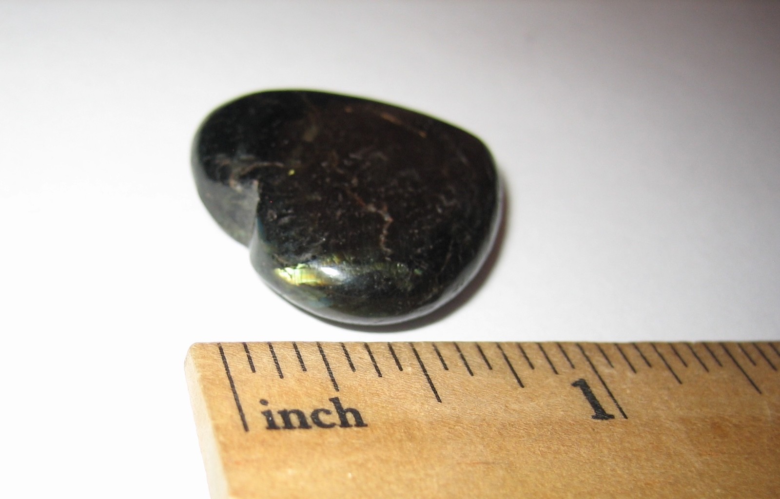 25mm RARE! POLISHED NATURAL AUTHENTIC NUUMMITE STONE HEARTS FROM GREENLAND 9g *1