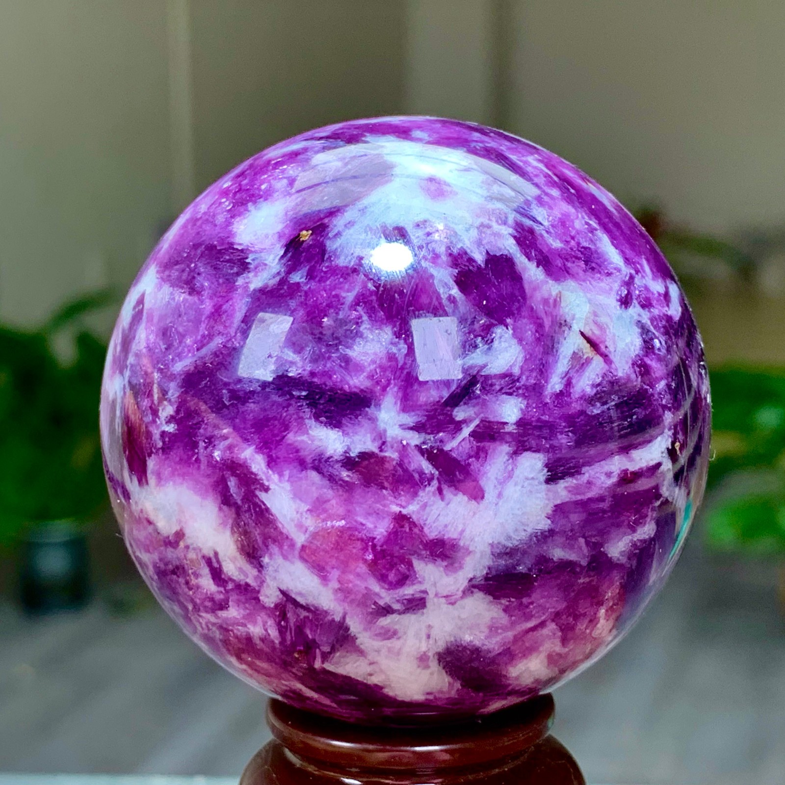 310G Natural Beautiful Purple Lithium Mica Crystal Spherical Mineral Sample