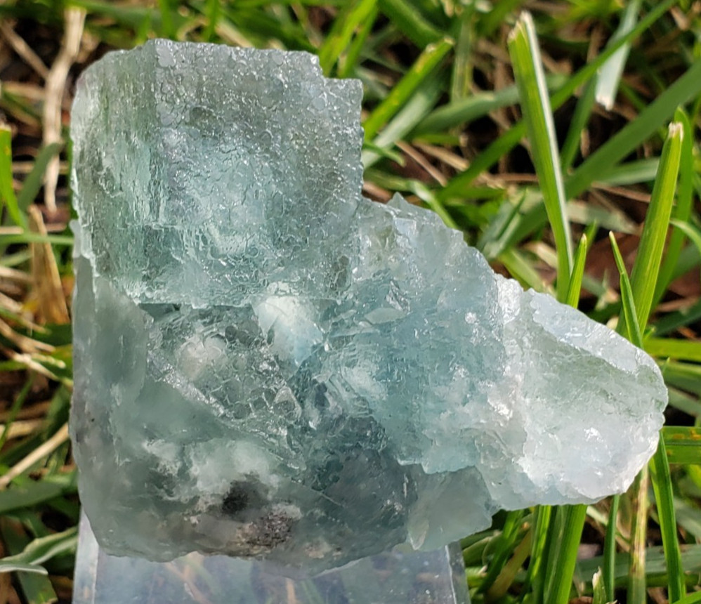 3″ YGX Clear Green Blue Cubic Fluorite Rainbow Phantom UV Specimen on Stand,135g