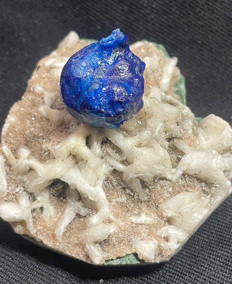Stunning cavansite crystal on stilbite W/ chalcedony in matrix specimen [REPAIR]