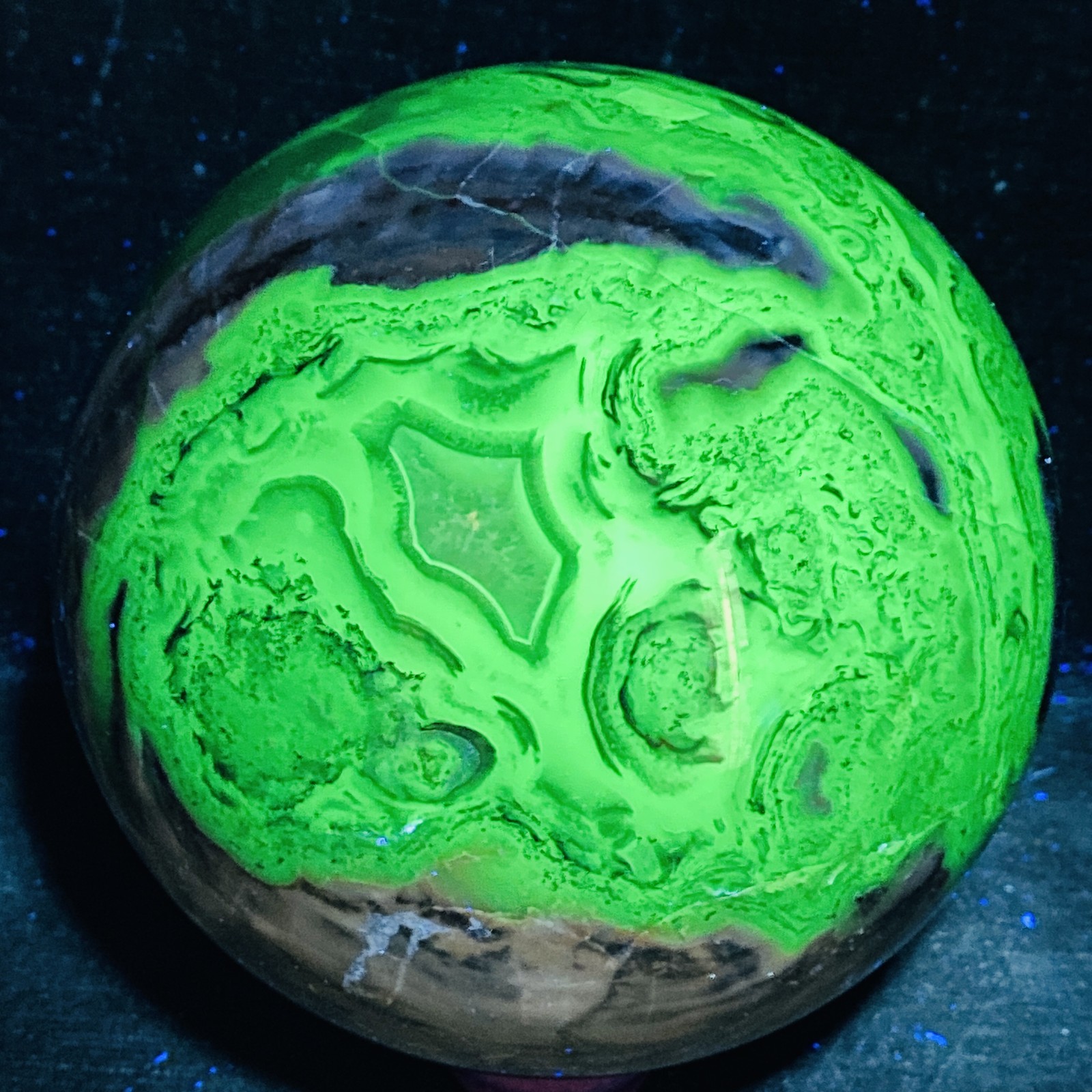 Natural Rare Volcanic Agate Crystal Sphere Healing 3000G (UV Reactive crystal)