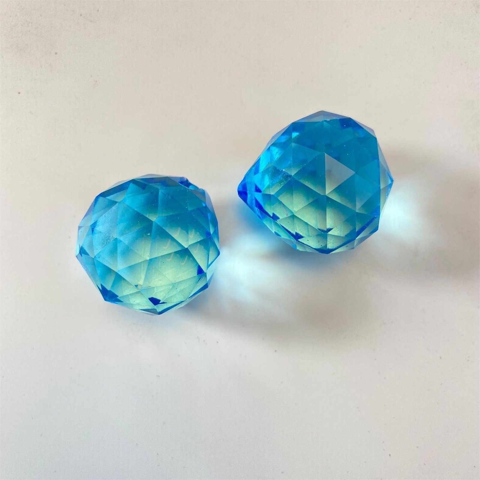2PC 30MM Fengshui Faceted Prism Rainbow Ball Crystal Hanging Suncatcher Decor