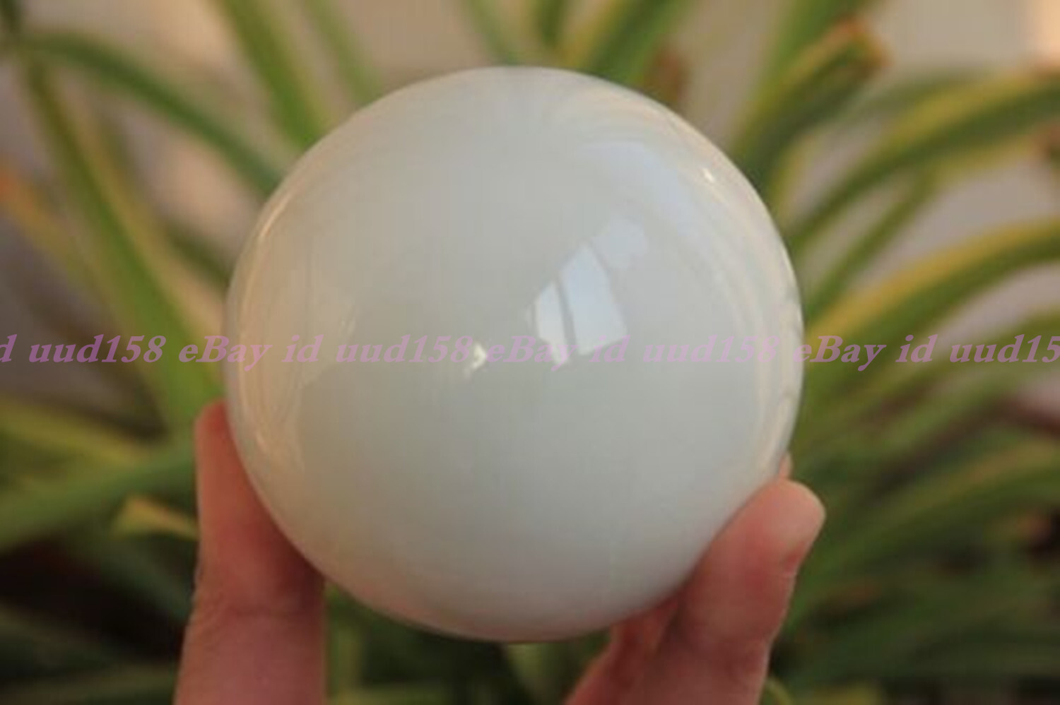 40/50/100mm Green Glow White Jade Stone Glow In The Dark Stone Ball