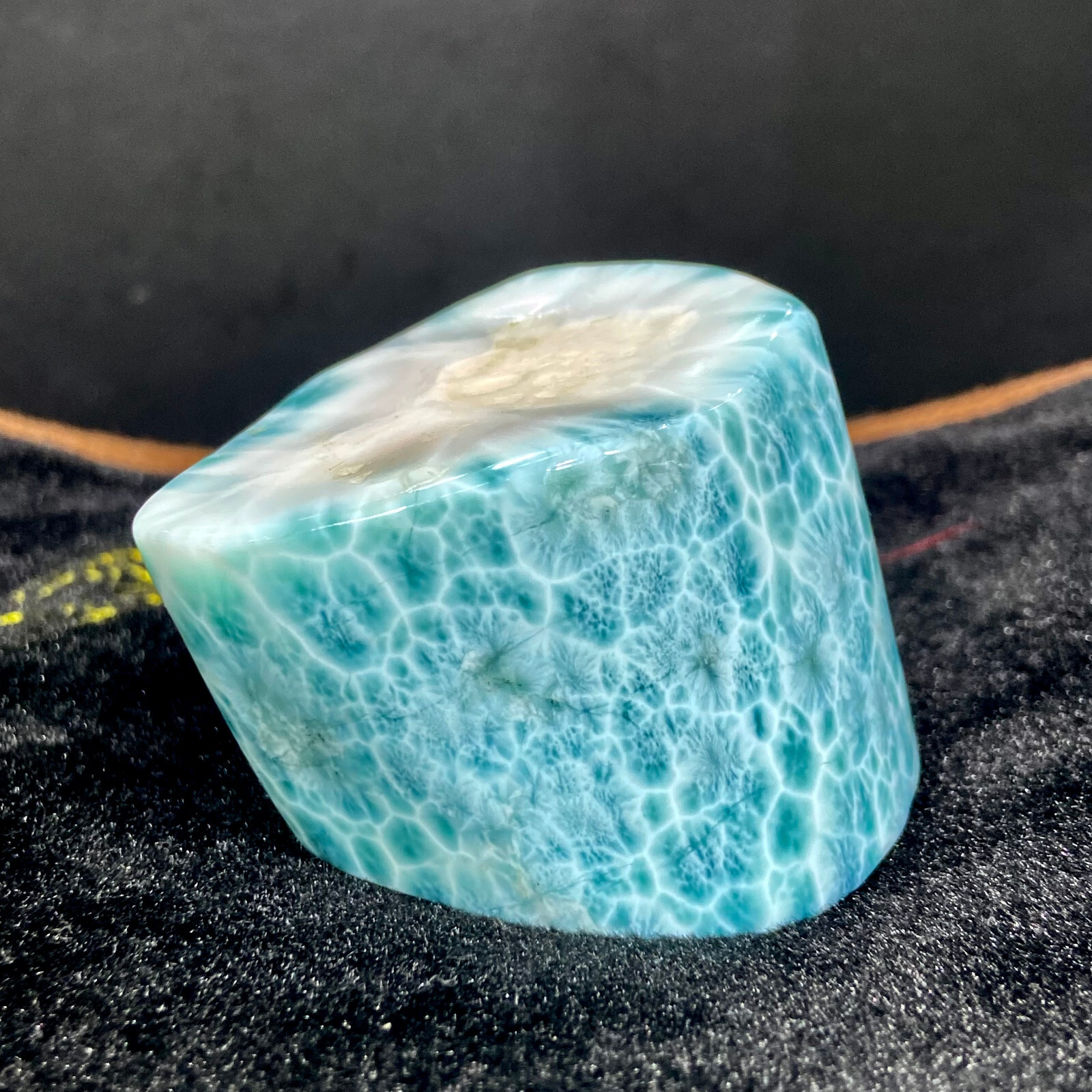 237G sea patterned natural blue textured crystal, Chinese blue Aragon stone