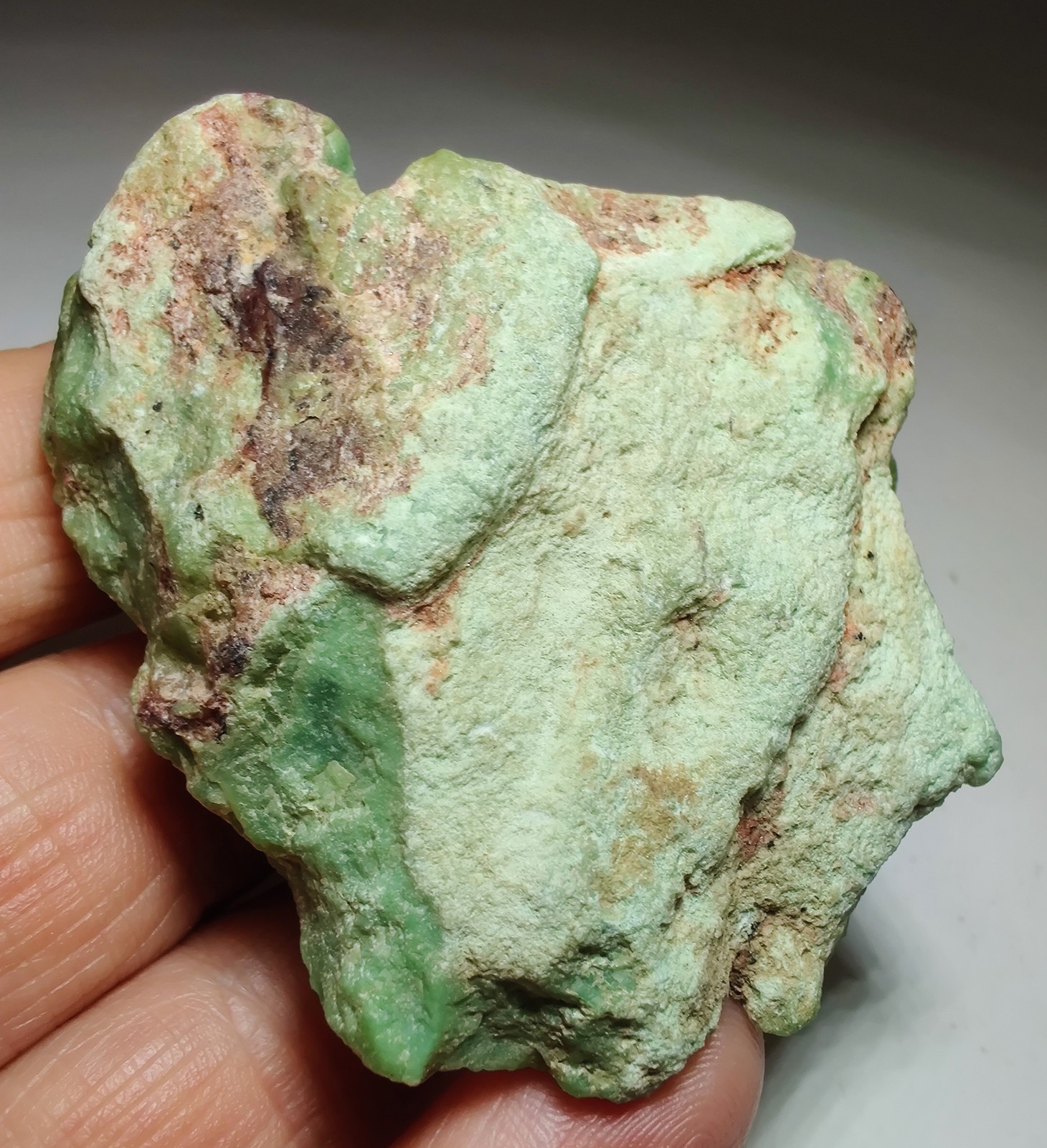 Chrysoprase specimen, great color. Haneti-Itiso, Tanzania. 141 grams.