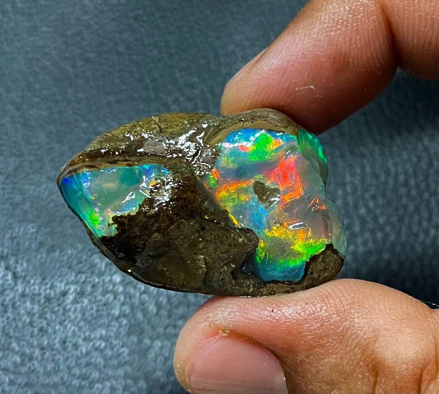AA+ Oil Ethiopian Opal Rough Entreated Welo Opal Multi Fire Color Flash 63.70Cts
