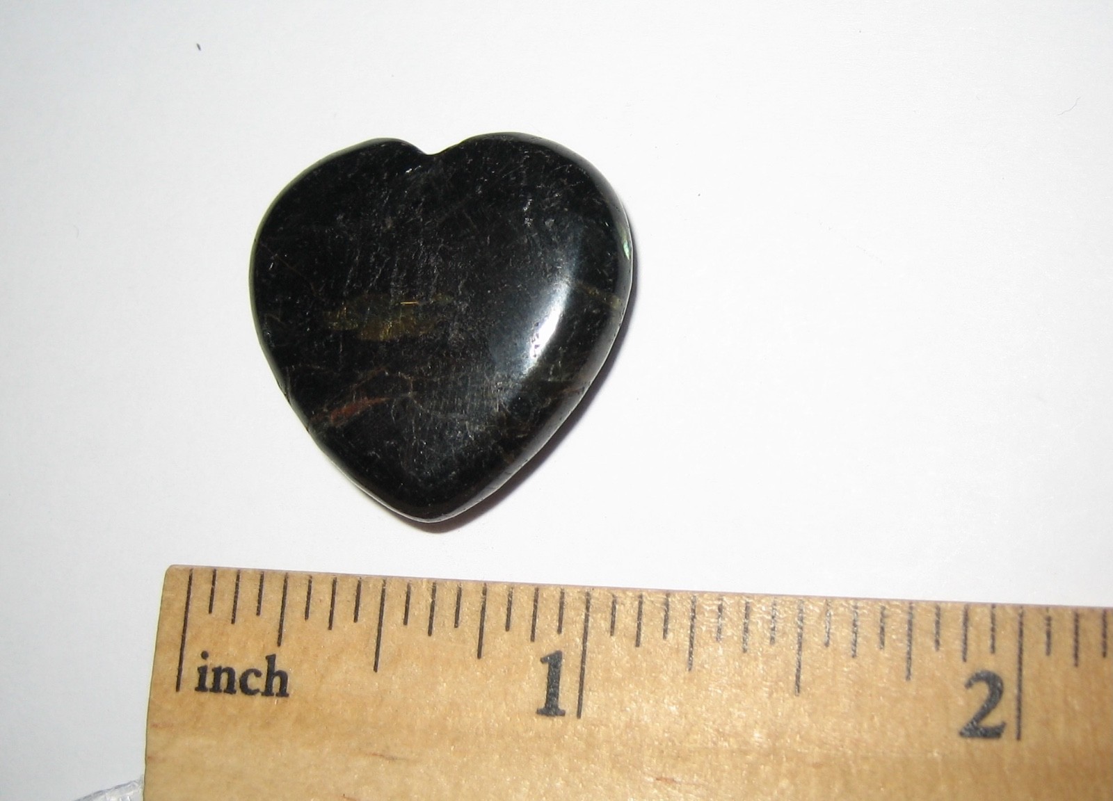 25mm RARE! POLISHED NATURAL AUTHENTIC NUUMMITE STONE HEARTS FROM GREENLAND 9g *1