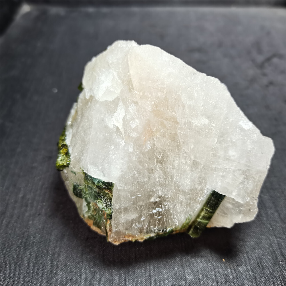 TOP 439 G Natural GreenTourmaline on Quartz Specimens Y14