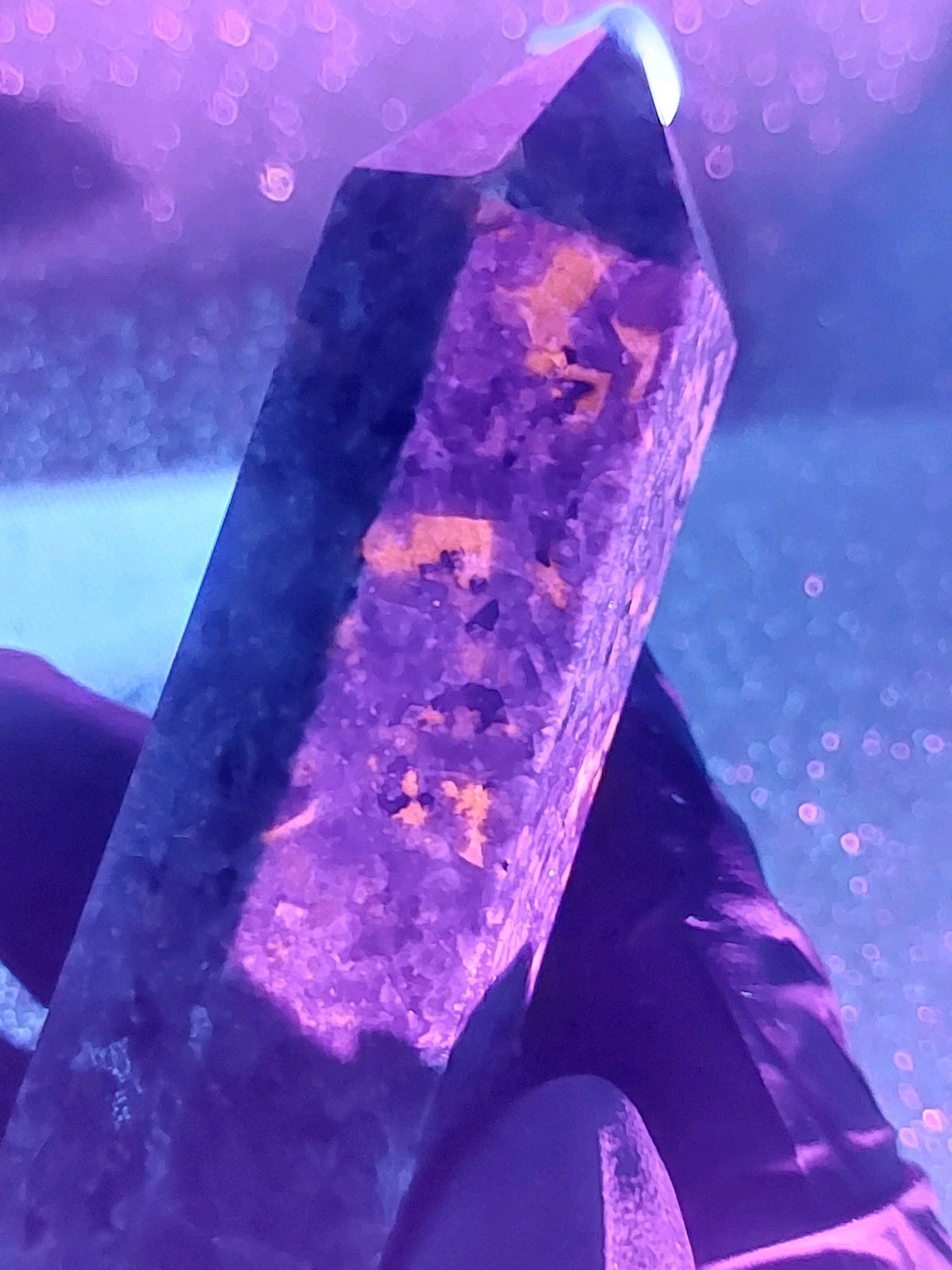 Yooperlite Crystal Tower Point 93g | UV REACTIVE | Protection + FREE GIFT 🎁