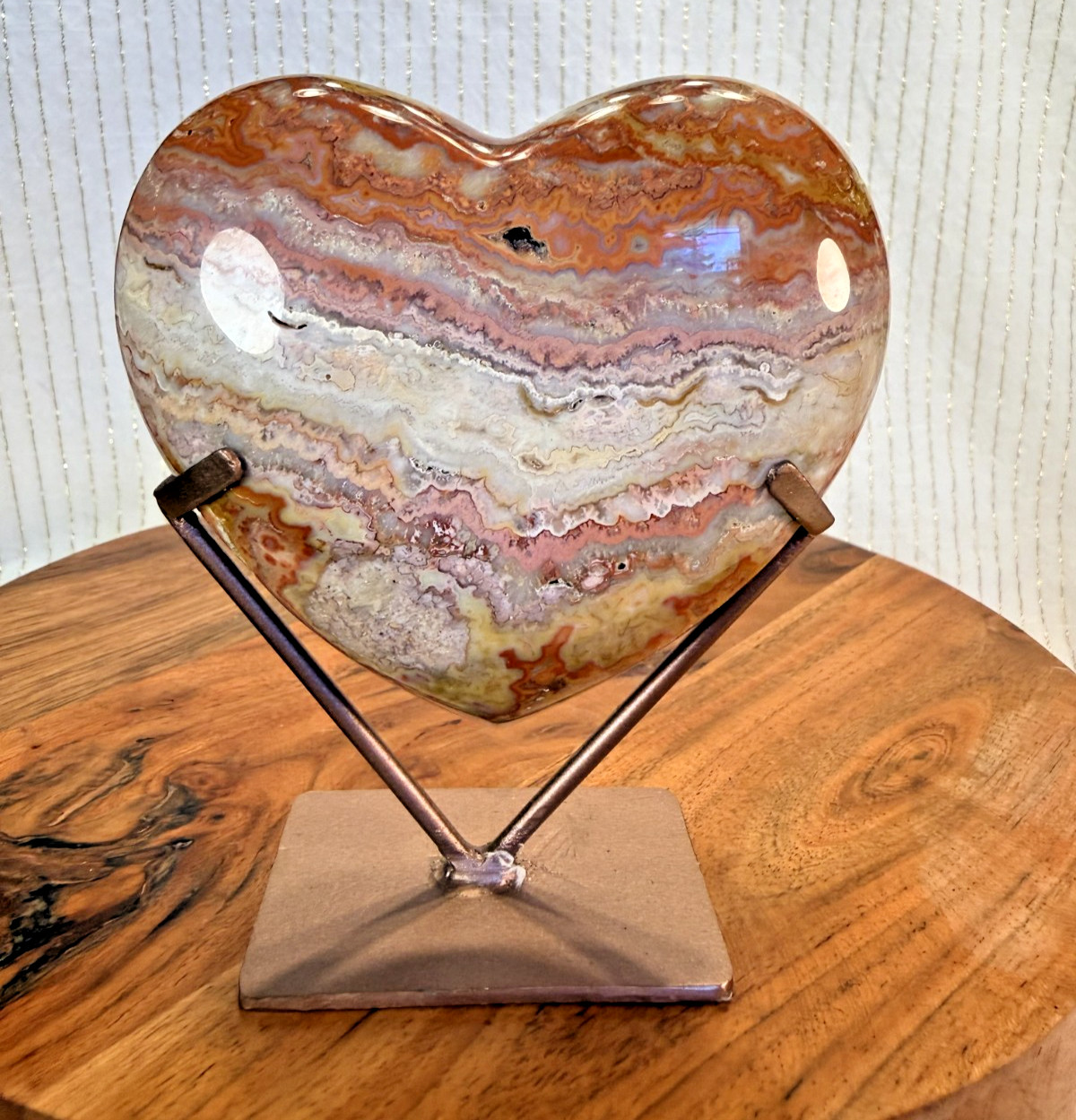 Crazy Lace Heart Carving WITH Custom Stand