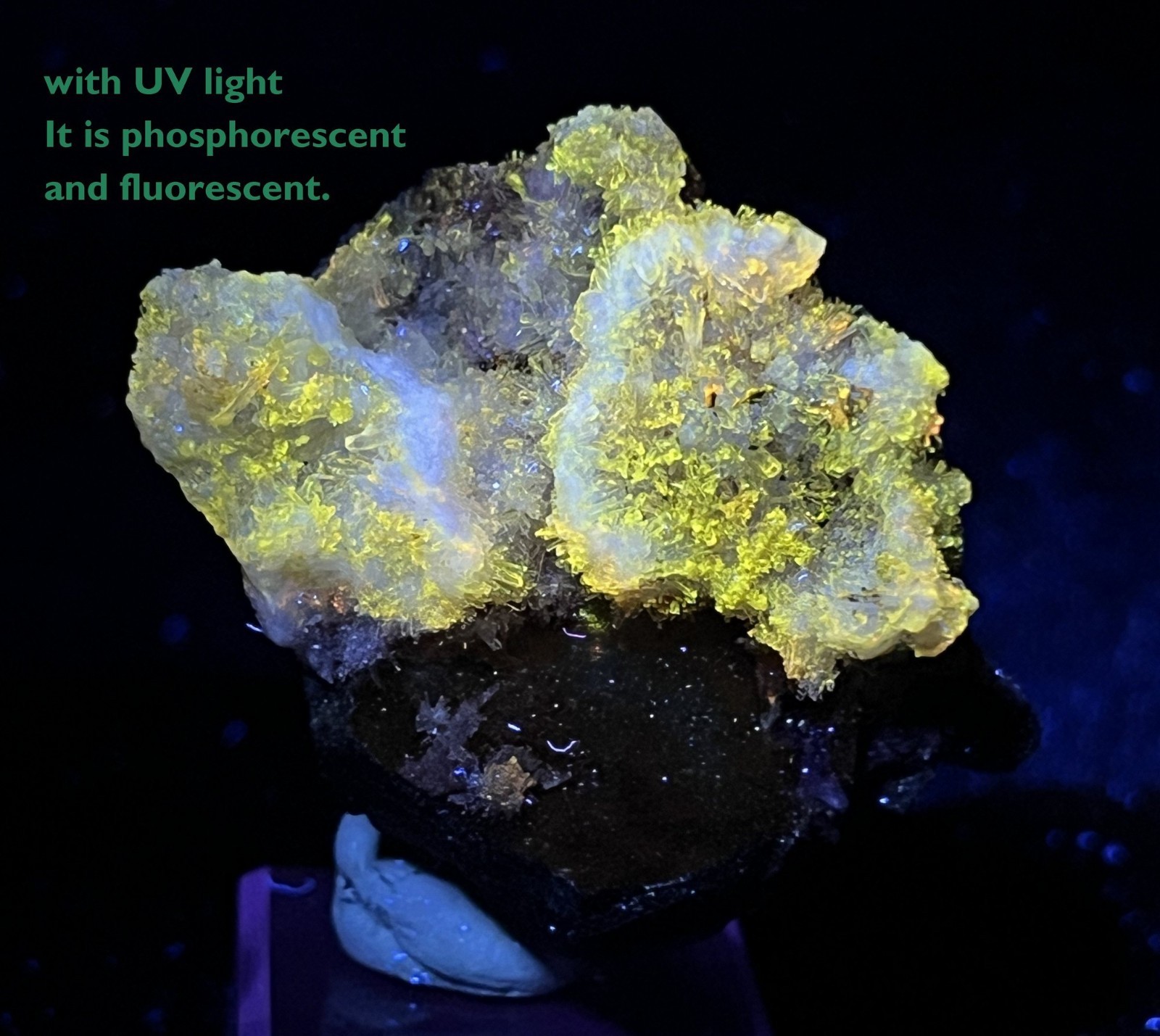 51mm Carlhintzeite & Creedite on matrix, PHOSPHORESCENT & FLUORESCENT