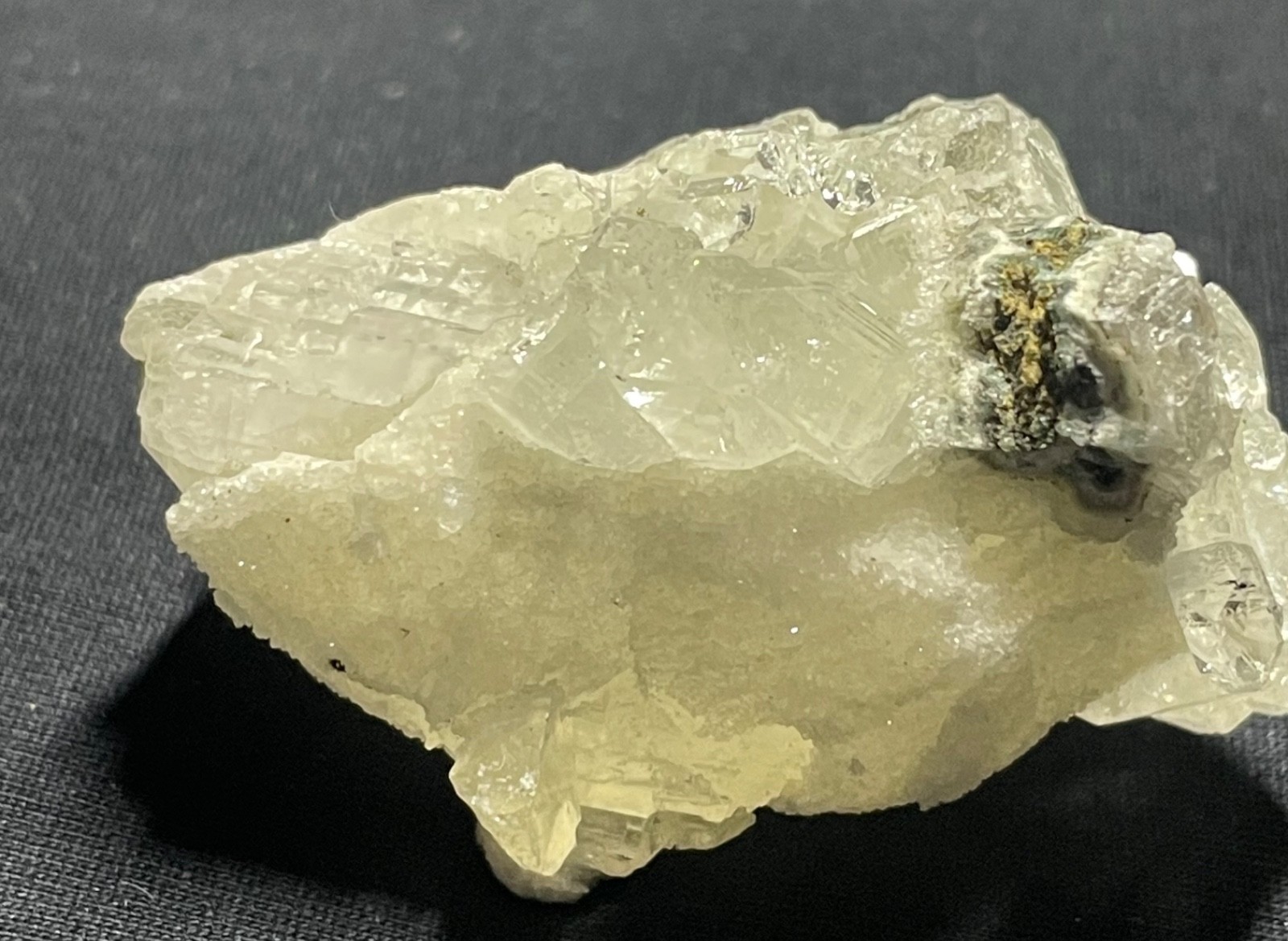 Natural clear Apophyllite in quartz mineral stone 68 gr 3.5×6.3×3 cm video