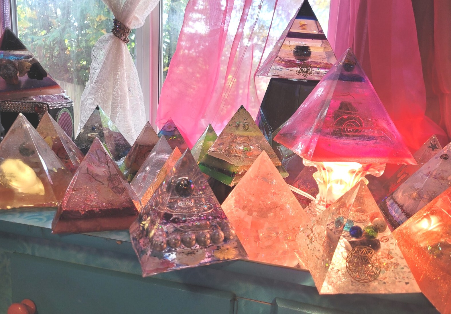 Natural Gemstone Crystal Sphere 3D Orgonite Epoxy Pyramid Energy Tower Healing