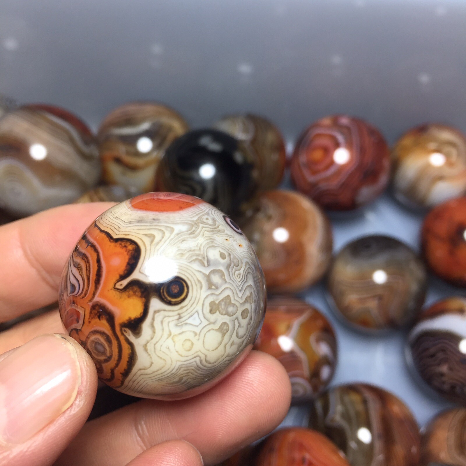 30+g 1pcs Madagascar Crazy Lace Silk Ribbon agate rolling ball pendulum article