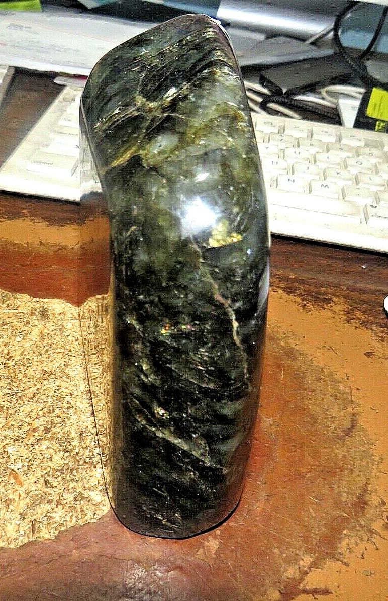 BEAUTIFUL LABRADORITE CRYSTAL POLISHED 1560 GMS