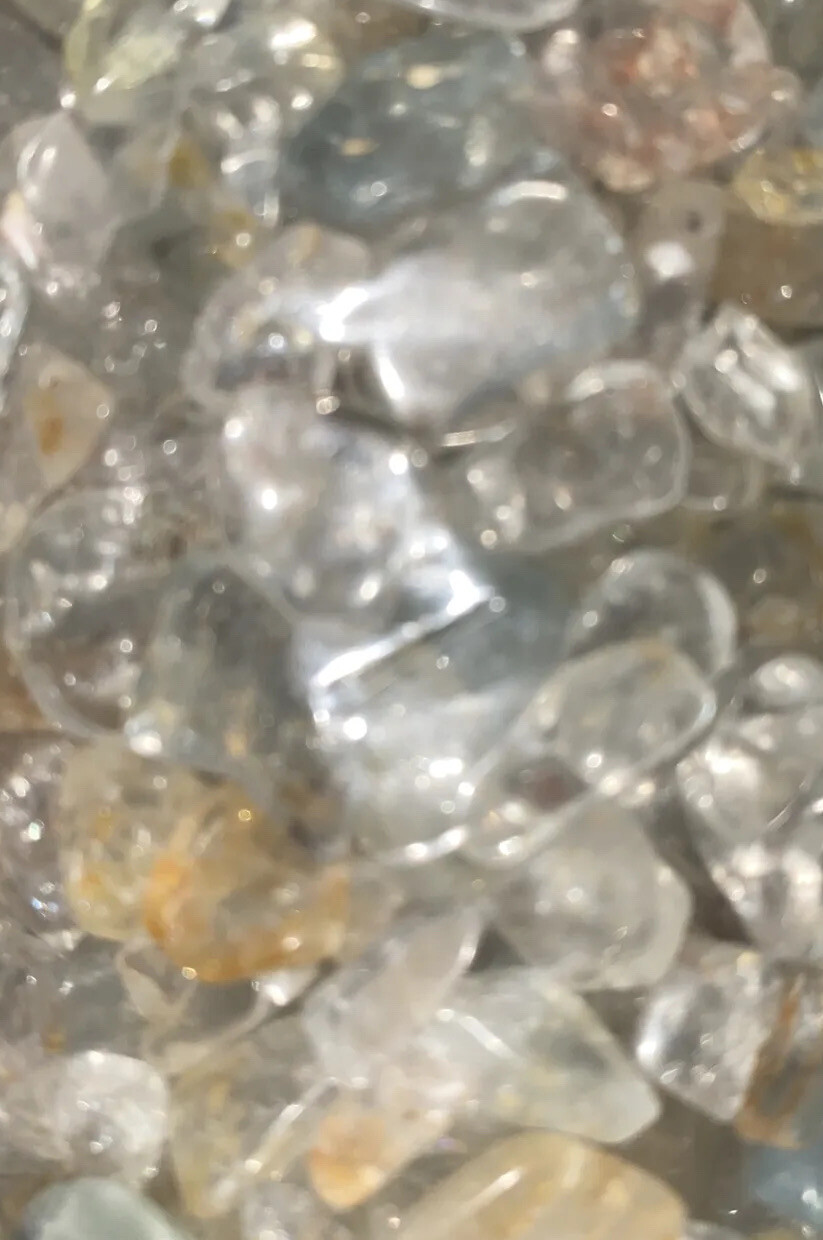 Yellow topaz and blue topaz 5 to 8 mm chips 1 kg