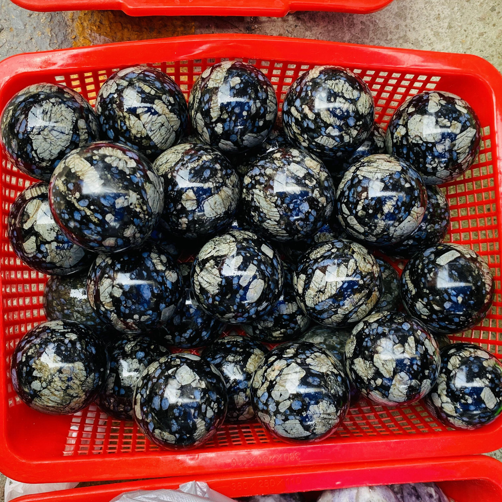 1pc Natural Glaucophane stone ball Quartz Crystal Sphere Reiki Healing 60-65mm