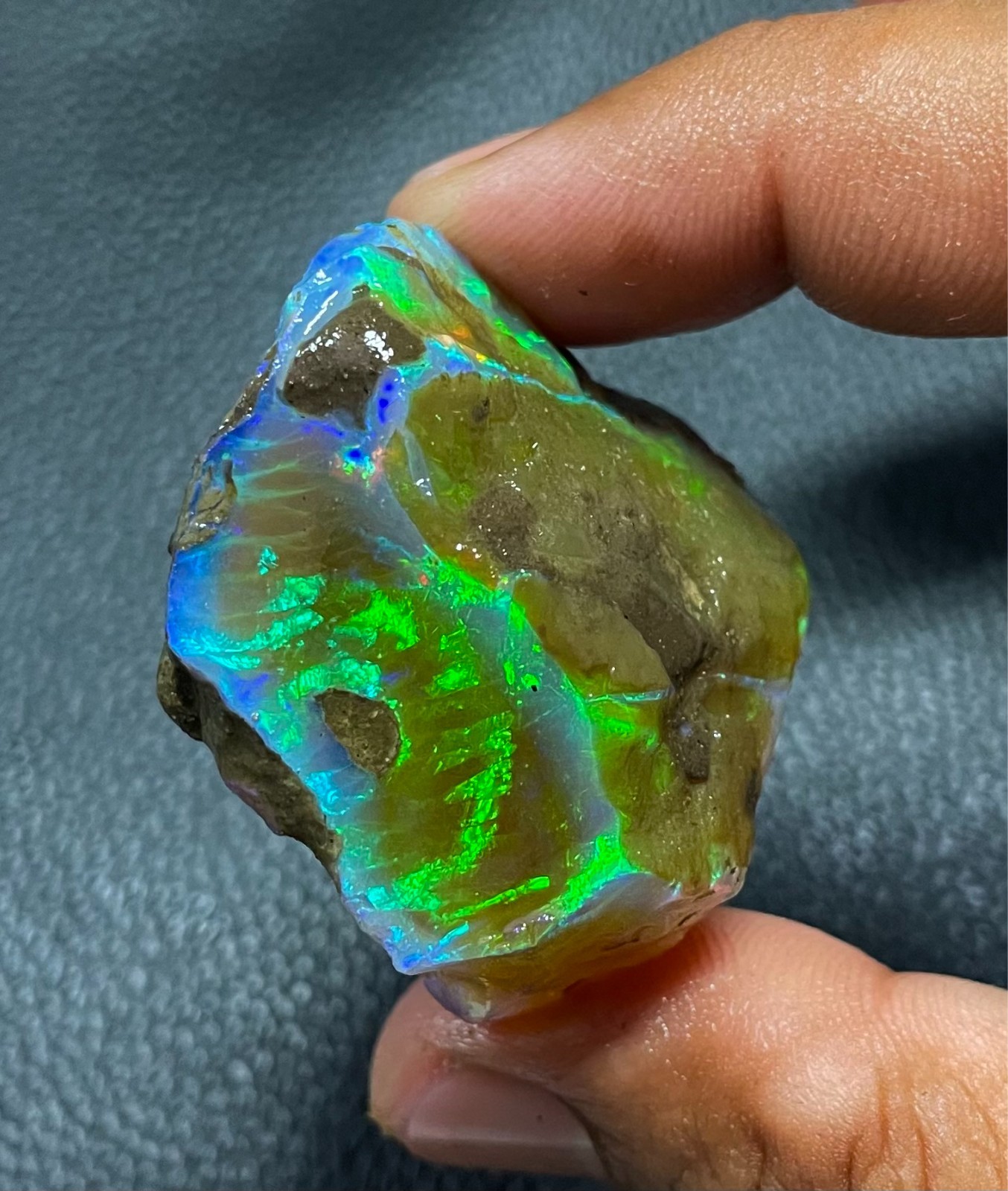 AA+ Oil Ethiopian Opal Rough Entreated Welo Opal Multi Fire Color Flash 192.8Cts