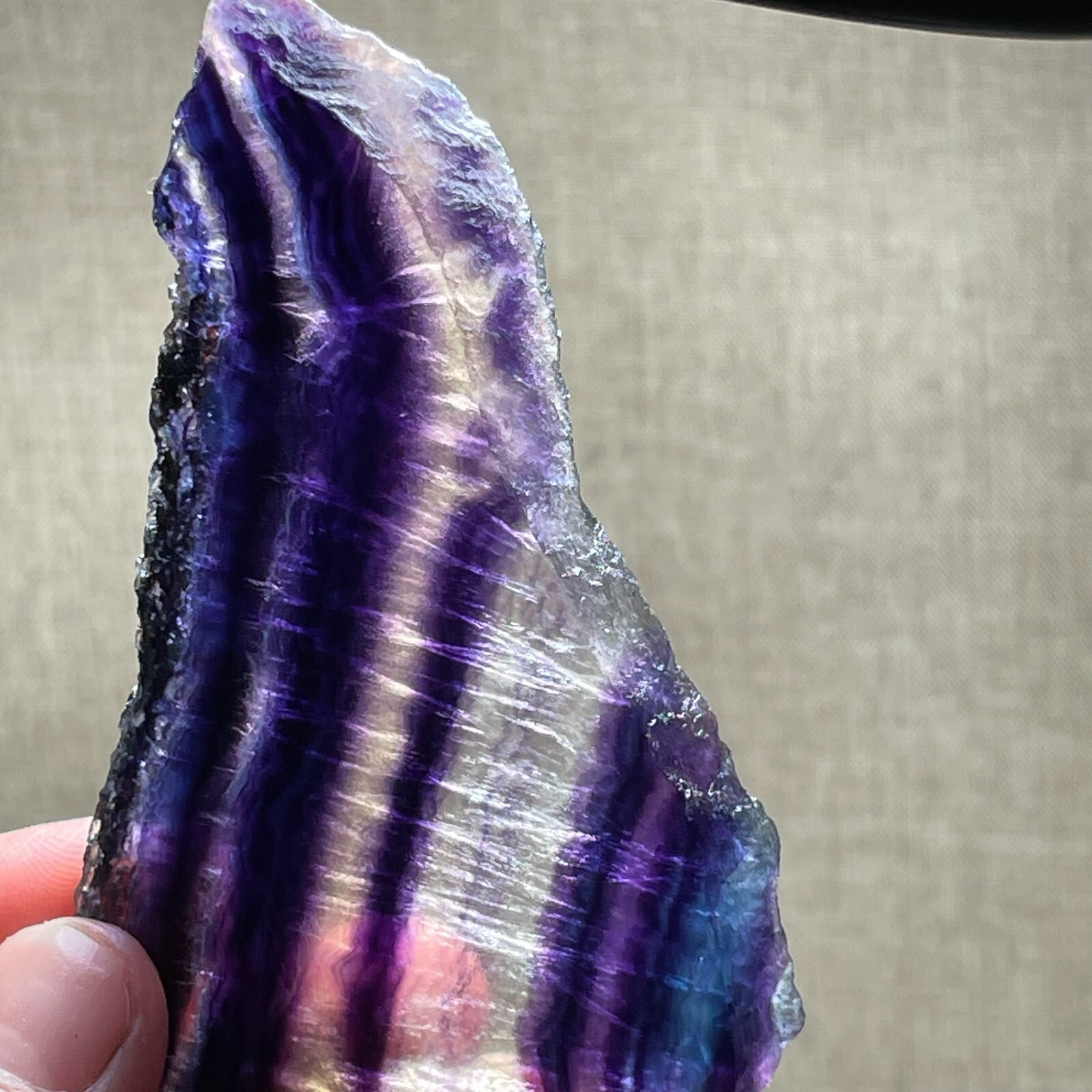 Rainbow fluorite stone mineral specimen cure 86g A28