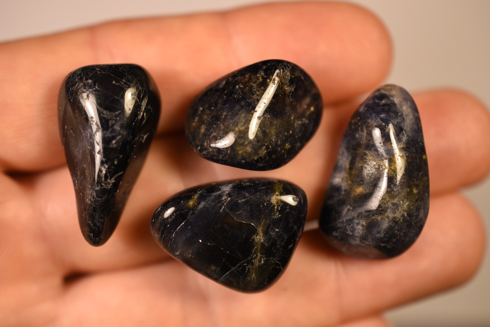 4 *IOLITE* Tumbled Stones 2-3cm 26.1g Natural Stone Healing, Memory, Sleep