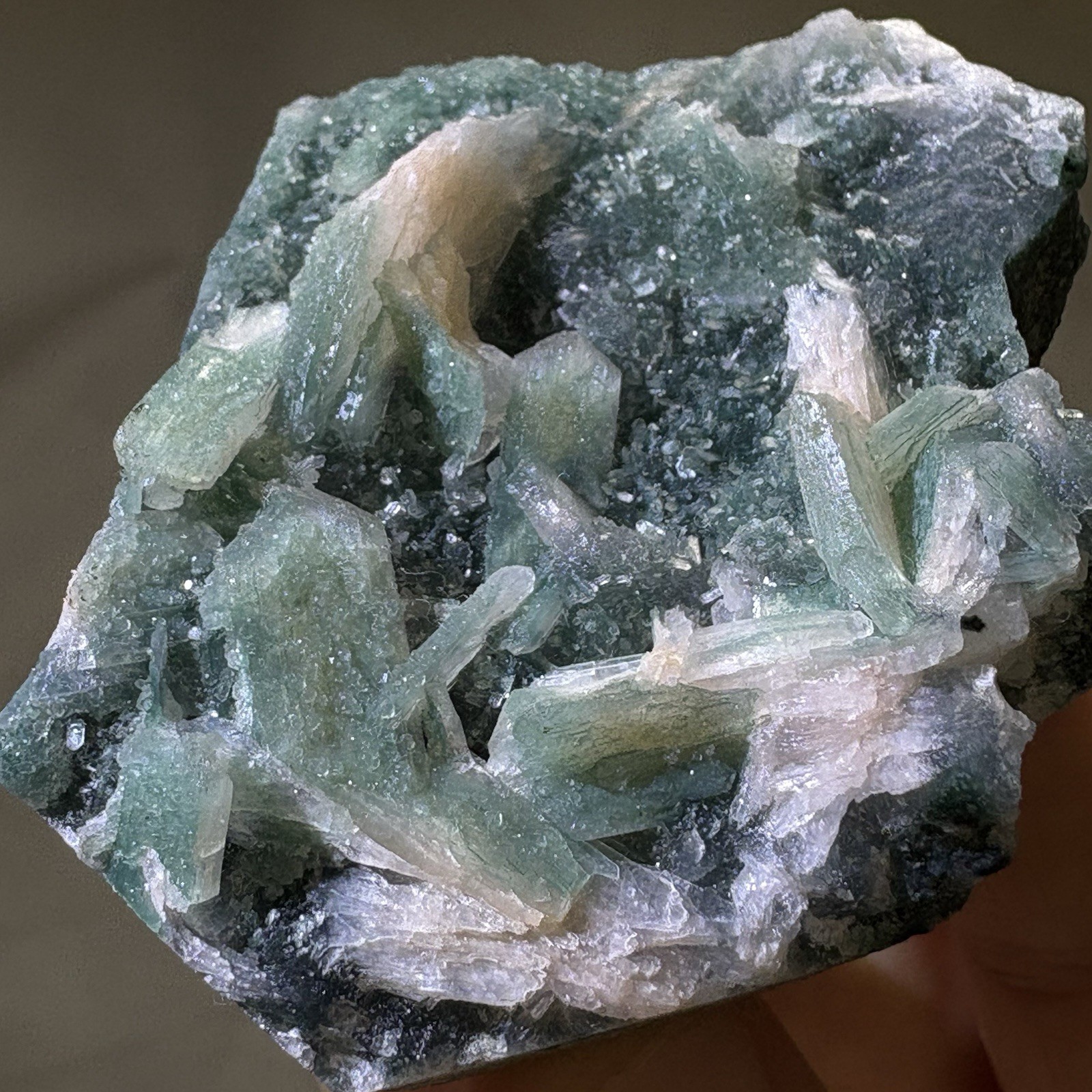 Natura Bi-Color Stilbite Crystal Cluster Raw Mineral India Healing Cleansing