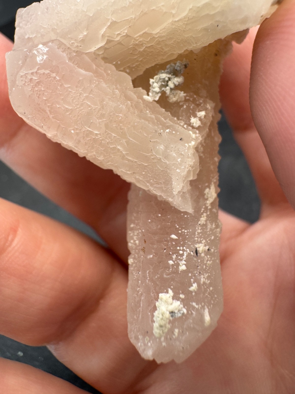 6495 Pink Candle Quartz with Petal Calcite Bright UV Inner Mongolia 30g