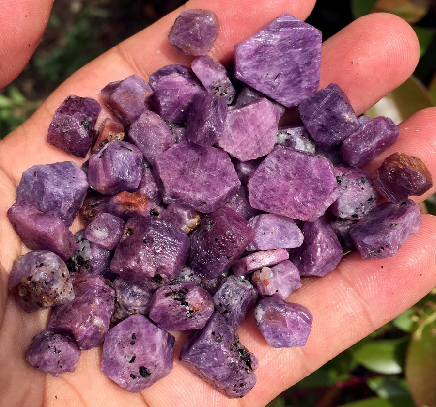 100g Natural Purple Corundum Ruby Crystal Hexagonal Prisms Specimen HG001