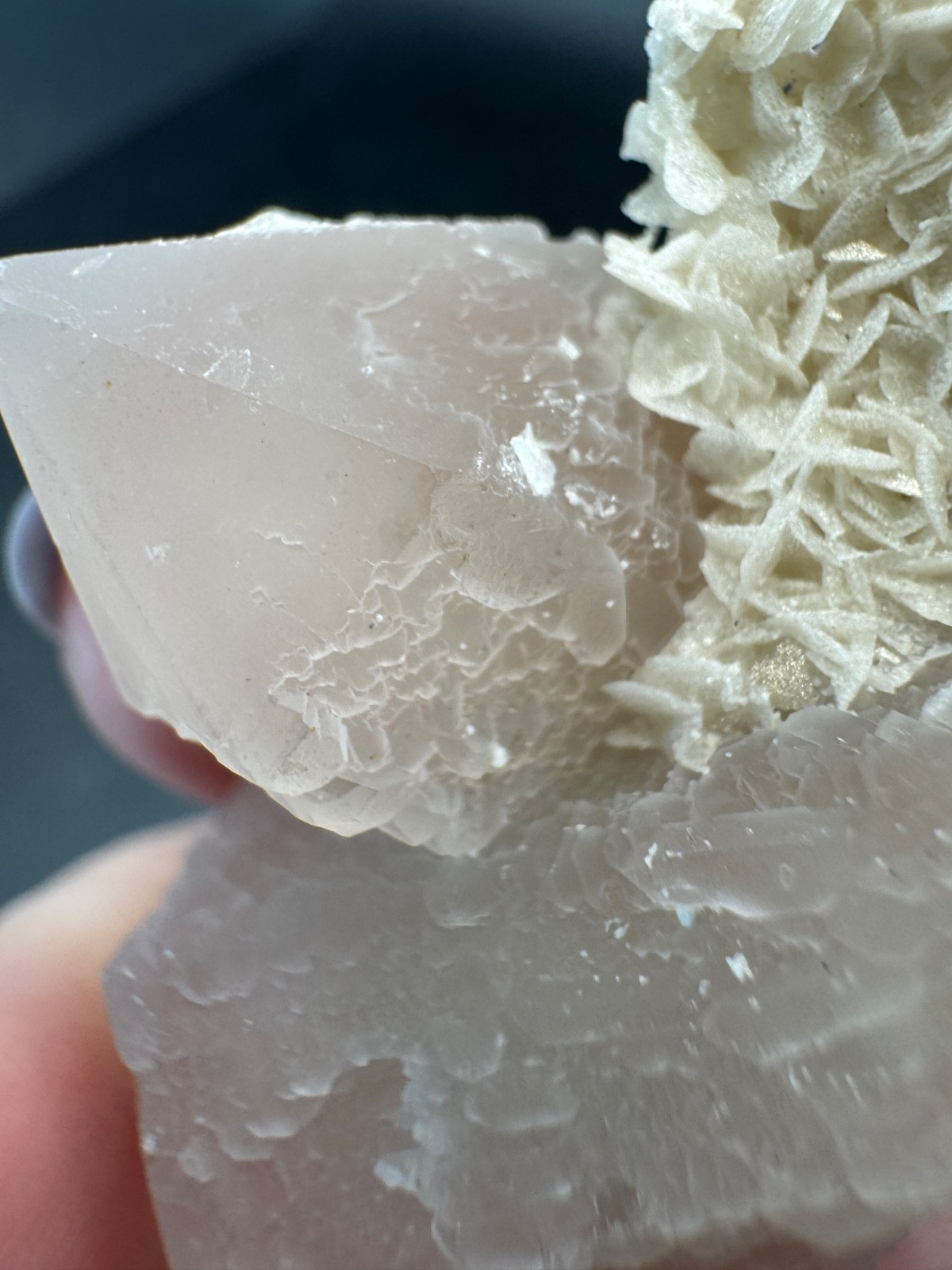 6495 Pink Candle Quartz with Petal Calcite Bright UV Inner Mongolia 30g