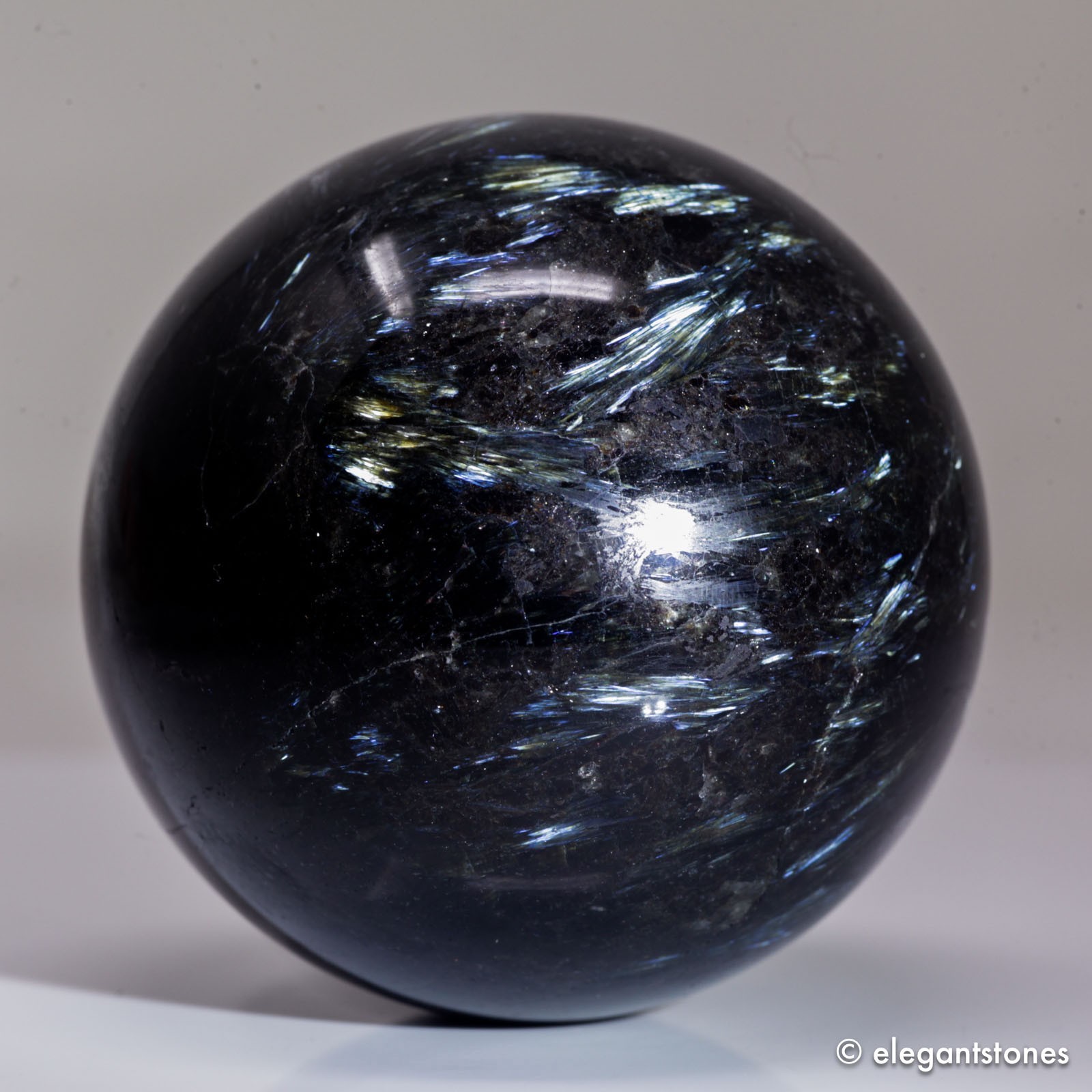 613g 72mm Arfvedsonite Sphere Crystal Ball Blue Flash Fireworks Quartz Healing
