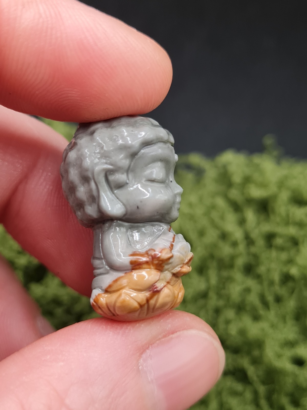 Cute Mini Alashan Agate Buddha Crystal Carving 2,5cm 7,5g Inner Mongolia
