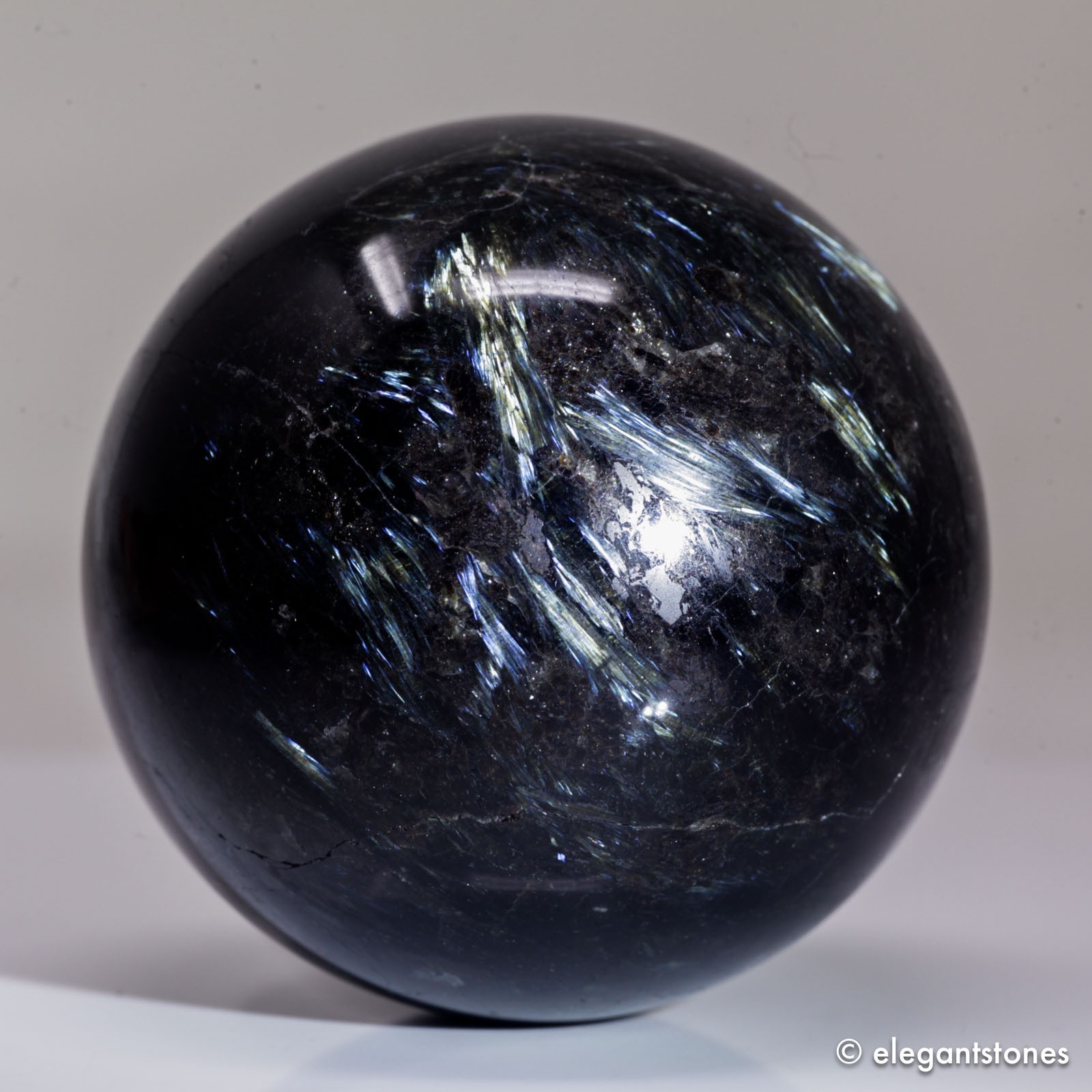 613g 72mm Arfvedsonite Sphere Crystal Ball Blue Flash Fireworks Quartz Healing